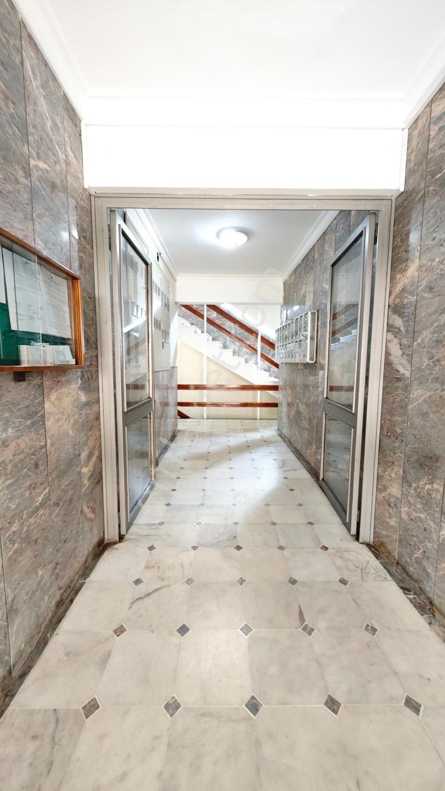Altunizade Sitesinde Metro, Metrobüse Yakın Manzaralı Mobilyalı - Görsel 23