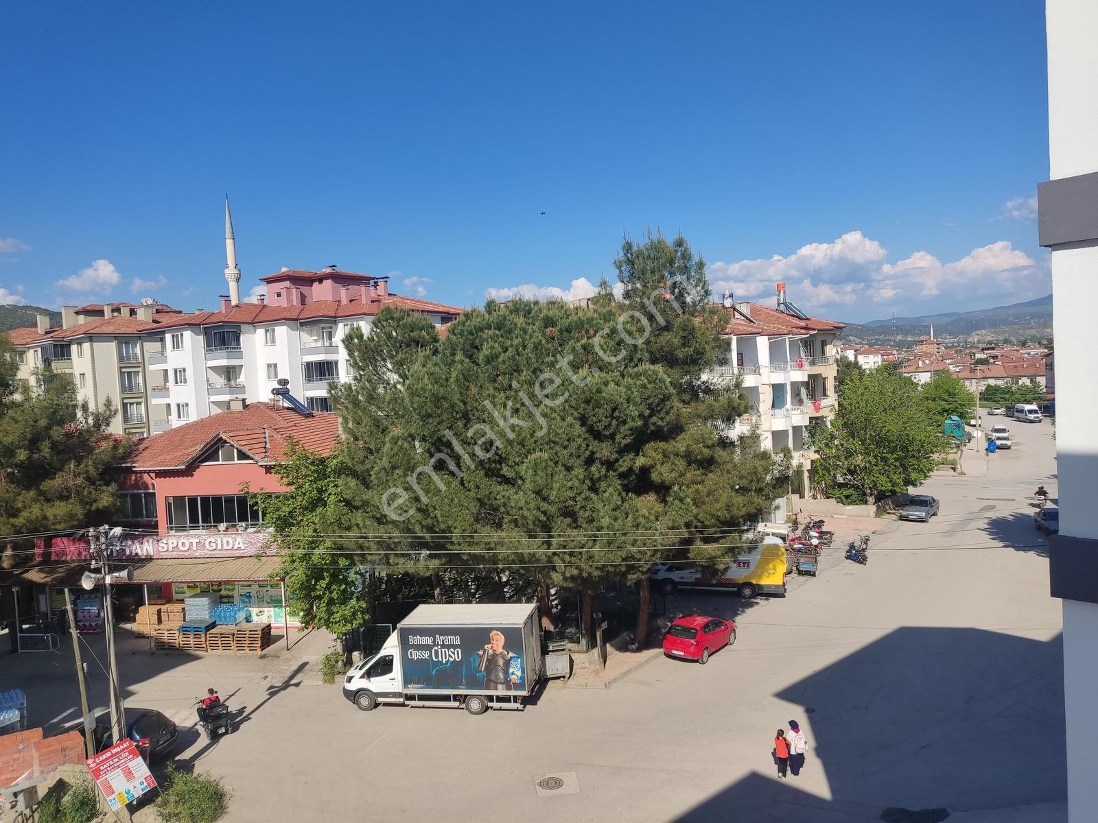 Cumhuriyet Mahallesi'nde (eminevim,birevim Vs.uygun) 3+1 Daire - Görsel 3