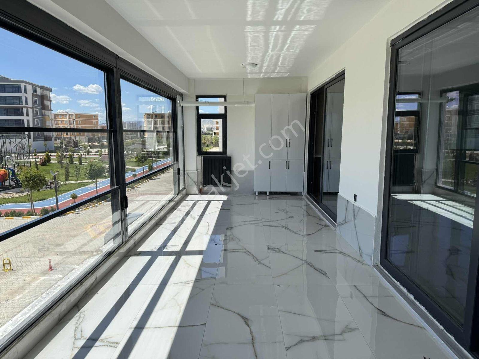 Ok Emlaktan Metrokent Sitesinde Satılık Lüks 4+1 Daire - Görsel 9
