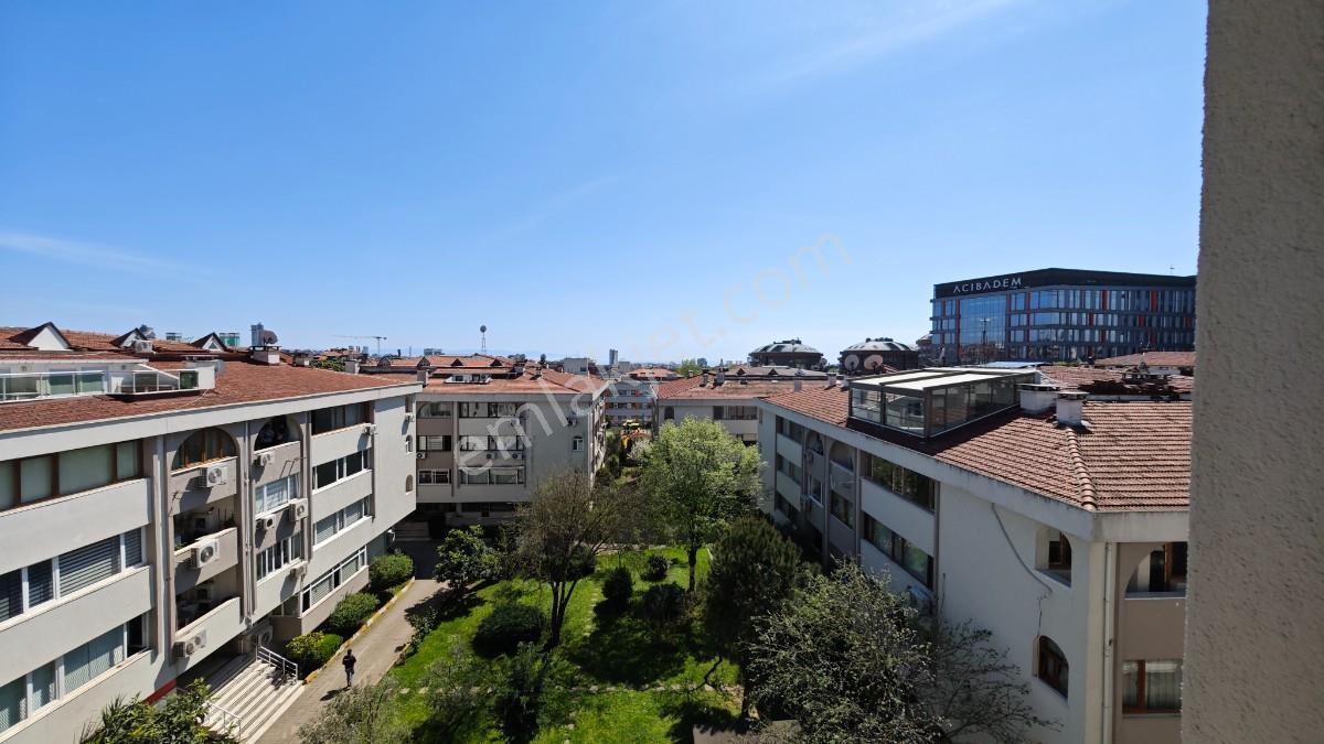 Altunizade Sitesinde Metro, Metrobüse Yakın Manzaralı Mobilyalı - Görsel 18