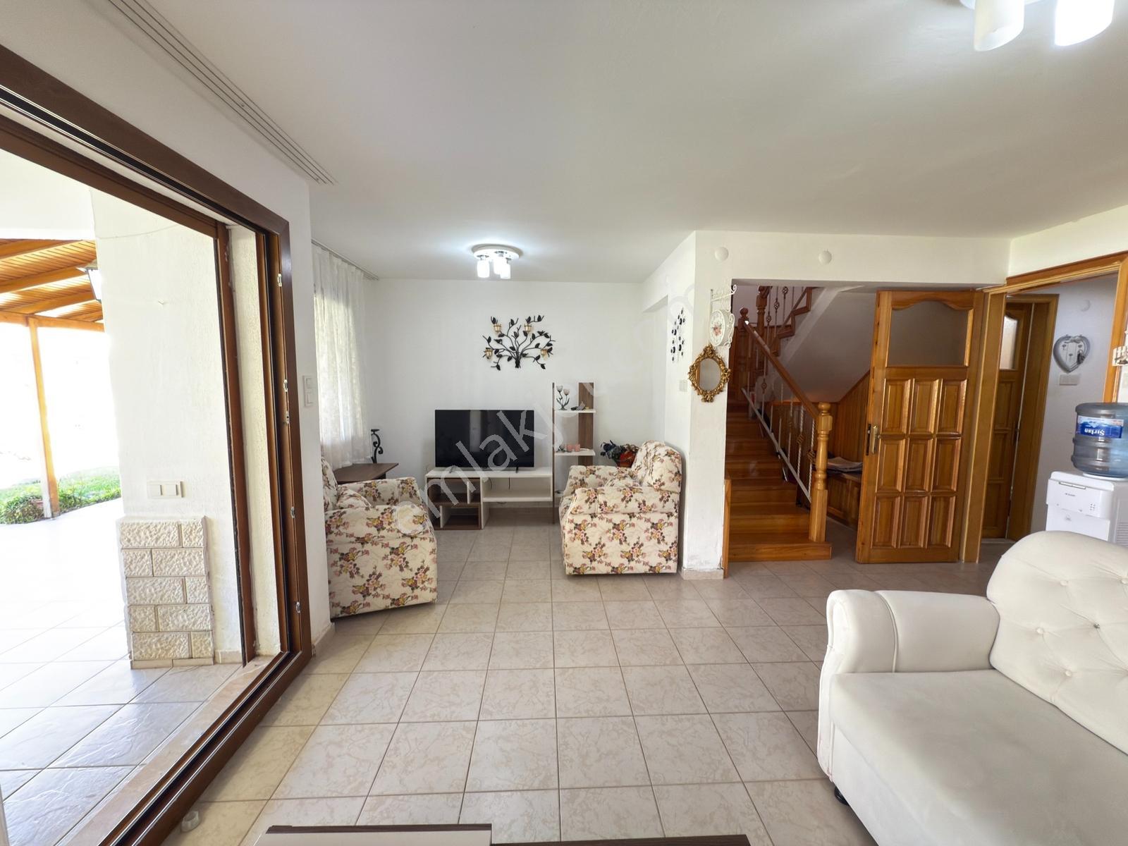 Davutlar Köyüm Sitesi, Denize Çok Yakın 5+1 Tek Müstakil Villa - Görsel 9
