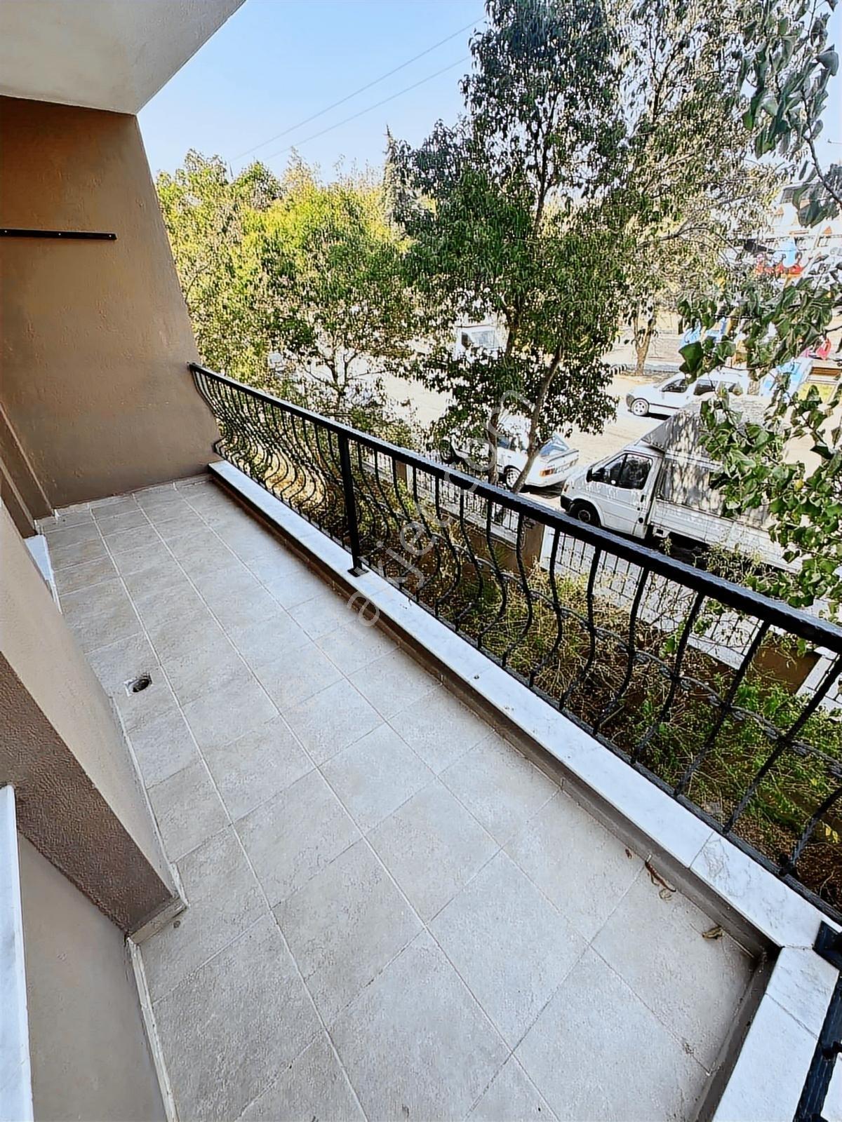 Karabağlar'da 2+1 90 M2 Geniş Site İçi Kiralık Daire - Görsel 20