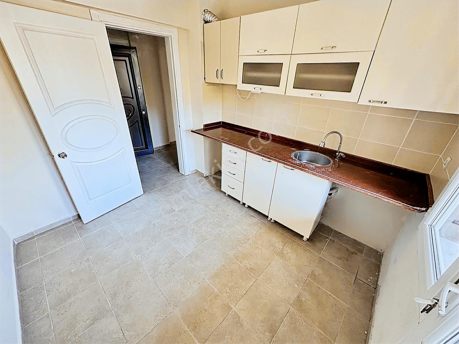 Karabağlar'da 2+1 90 M2 Geniş Site İçi Kiralık Daire - Görsel 2