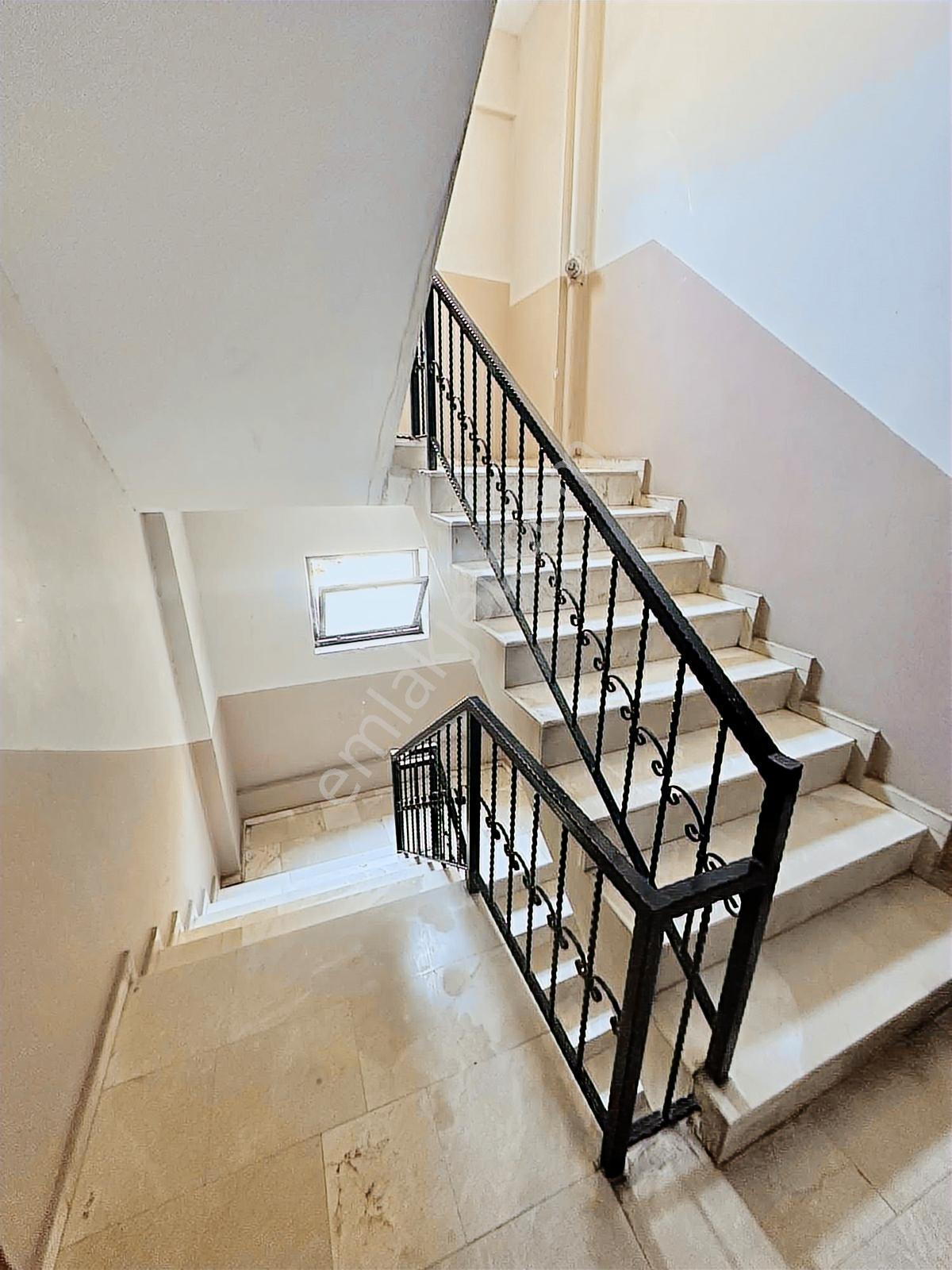 Karabağlar'da 2+1 90 M2 Geniş Site İçi Kiralık Daire - Görsel 24