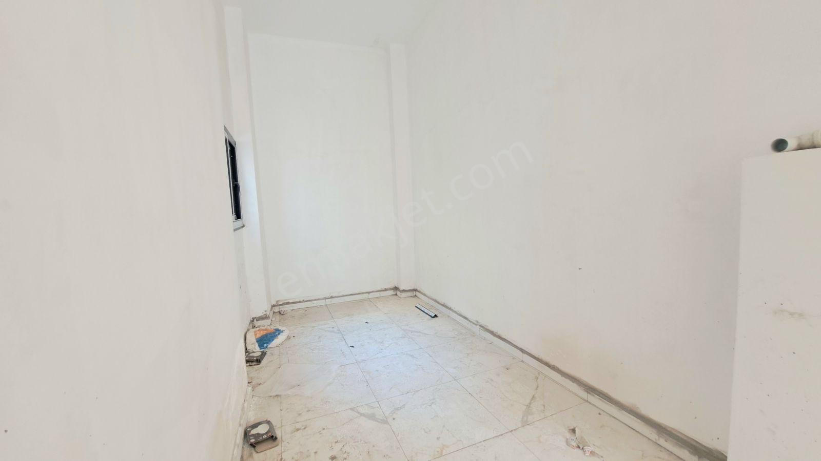 Kuşadası İşlek Cadde De Satılık Yola Sıfır Dükkan - Görsel 8
