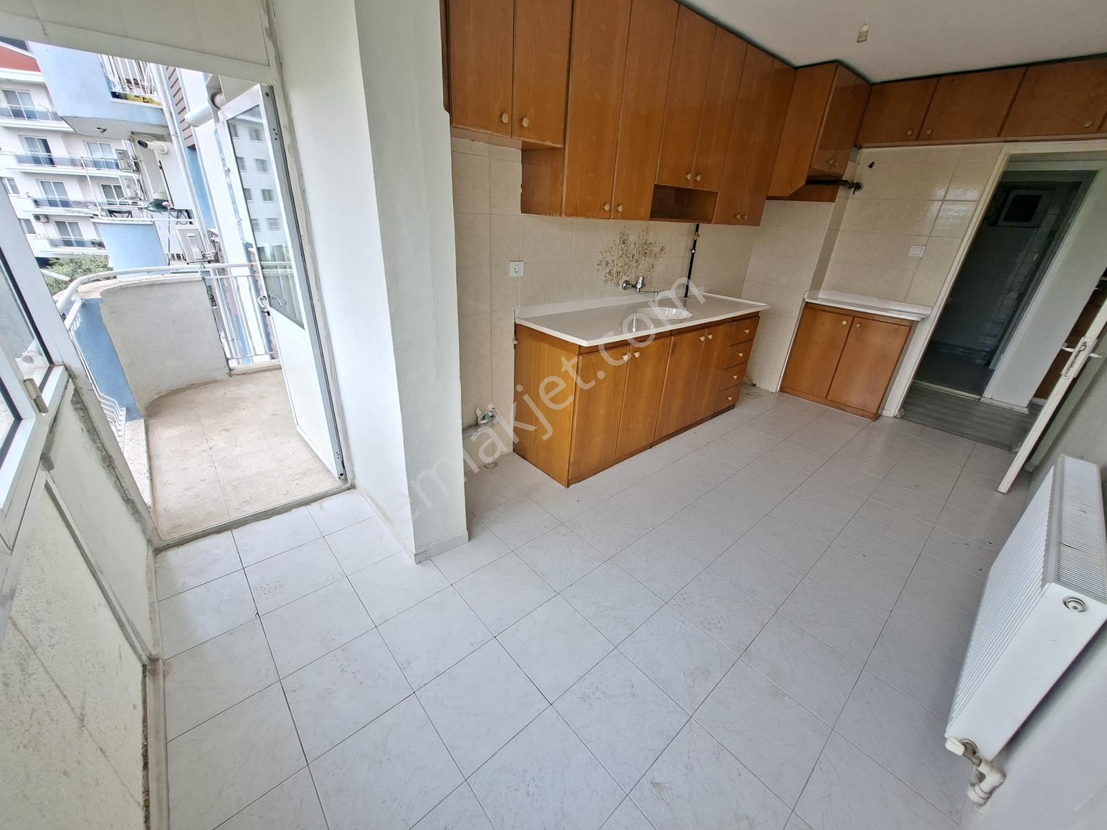 3+1 Kiralık Daire,sakin Konum, Masrafsız, Doğalgazlı, Ara Kat. - Görsel 3