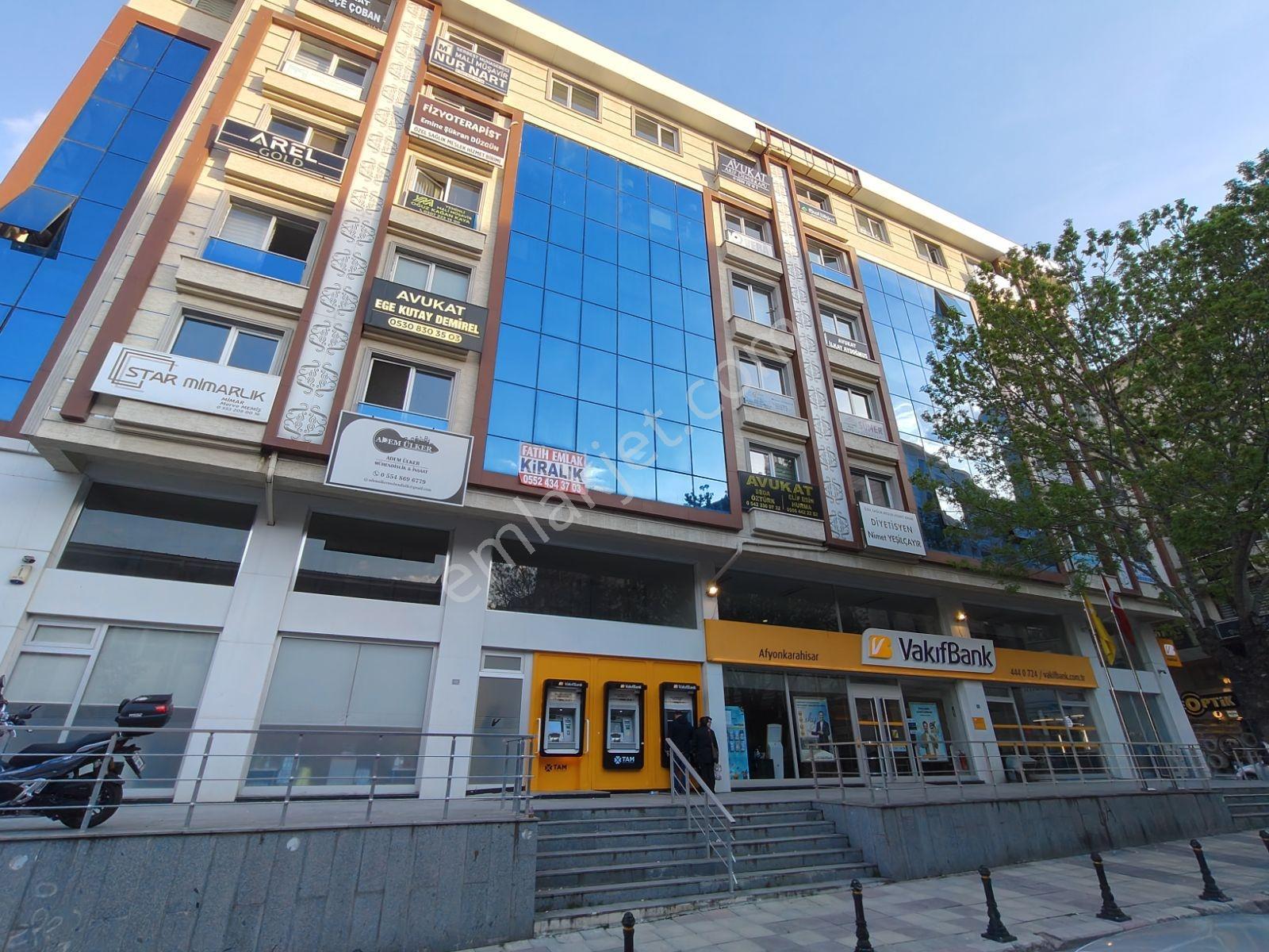 Afyon Lisesi Arkasi Vakıfbank Uzeri Kiralik Ofis