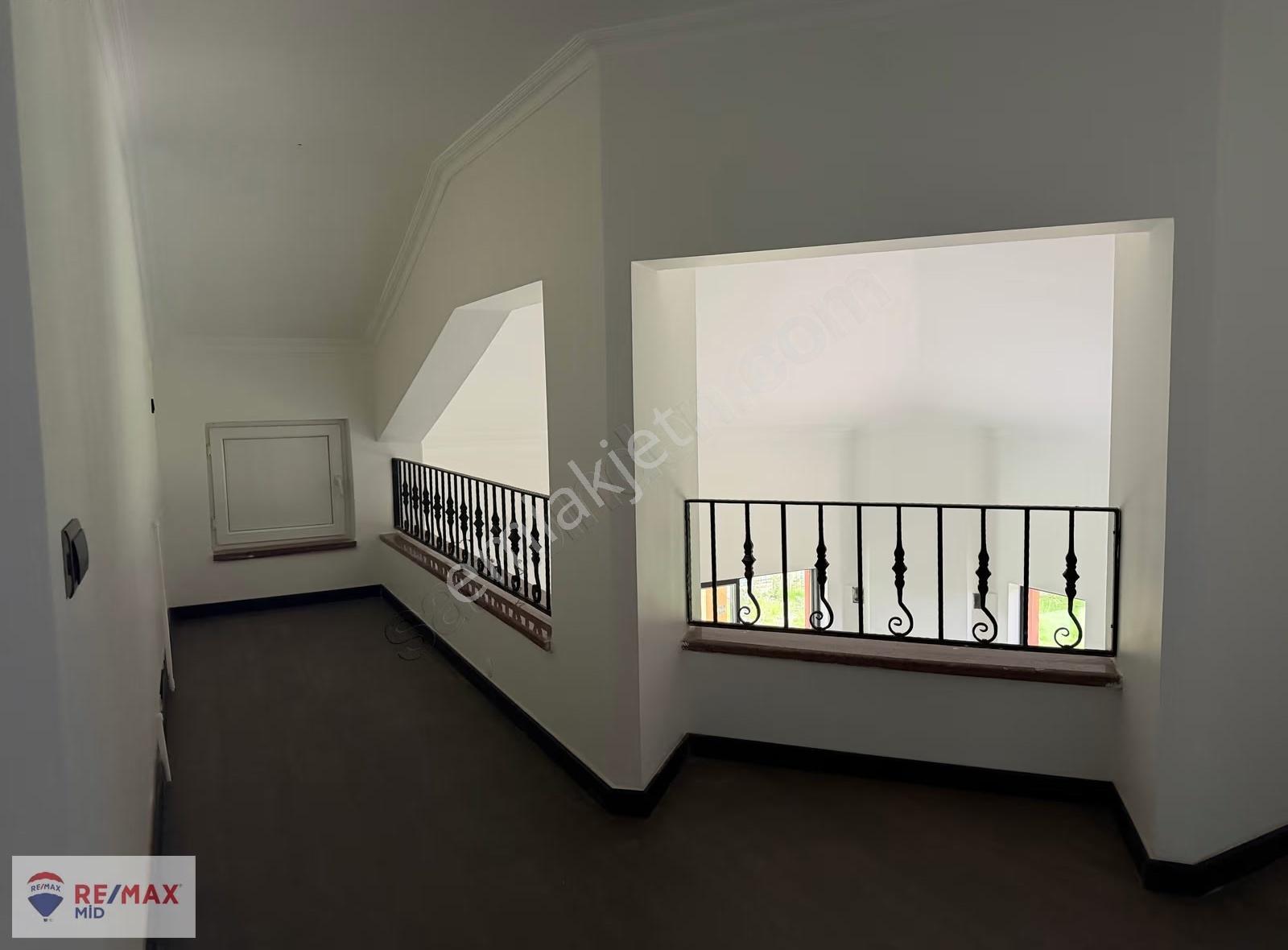 Remax Mid Çağdaşkent' Te 6+1 Yenilenmiş Satılık Villa - Görsel 30