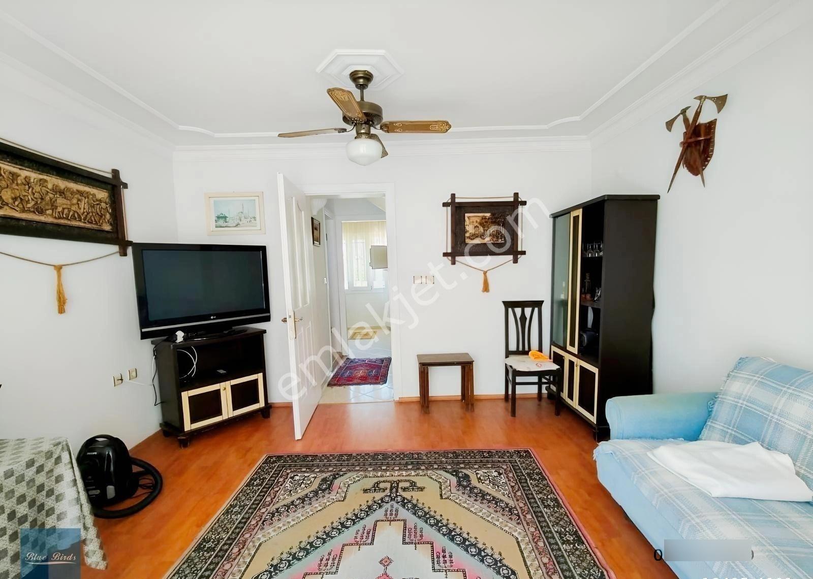 Kadınlar Denizi'nde Merkezi Lokasyonda Eşyalı Kiralık Villa - Görsel 3