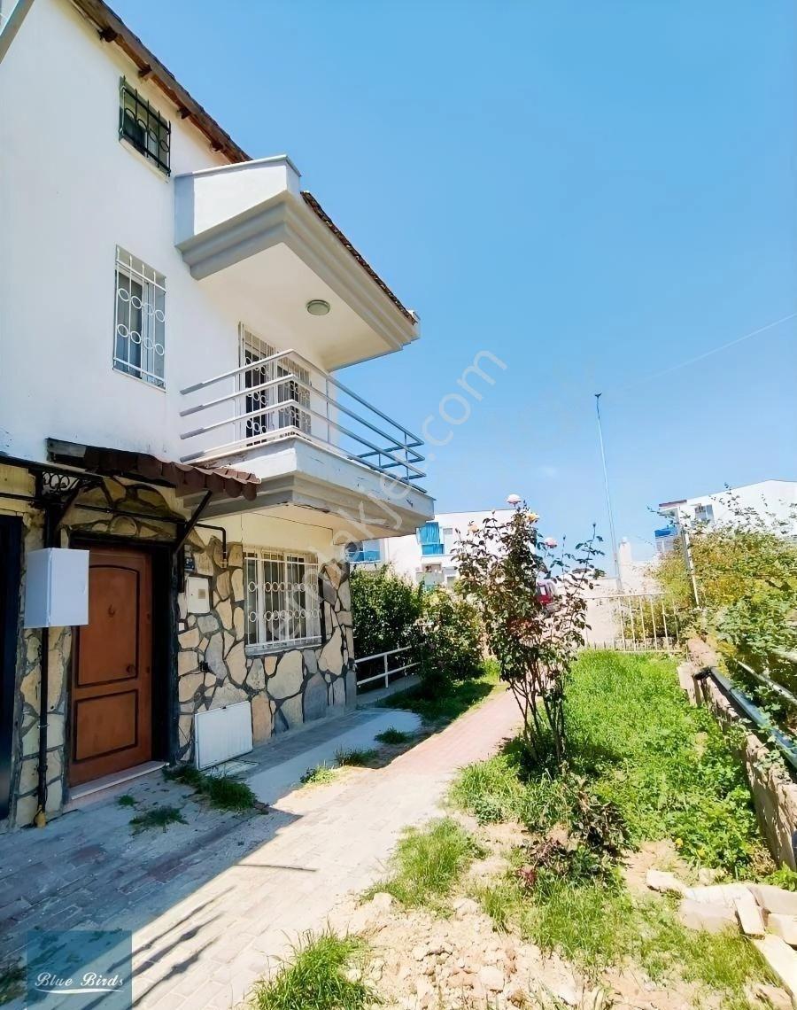 Kadınlar Denizi'nde Merkezi Lokasyonda Eşyalı Kiralık Villa