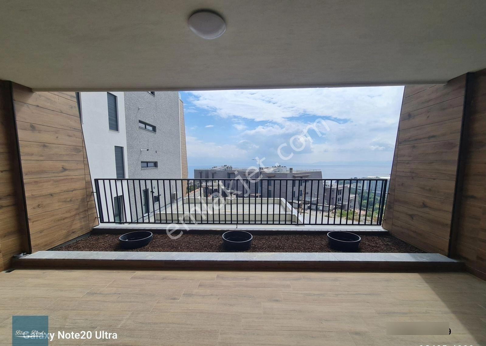Değirmendere'de Kiralık 3+1 Full Manzaralı Rezidans Daire