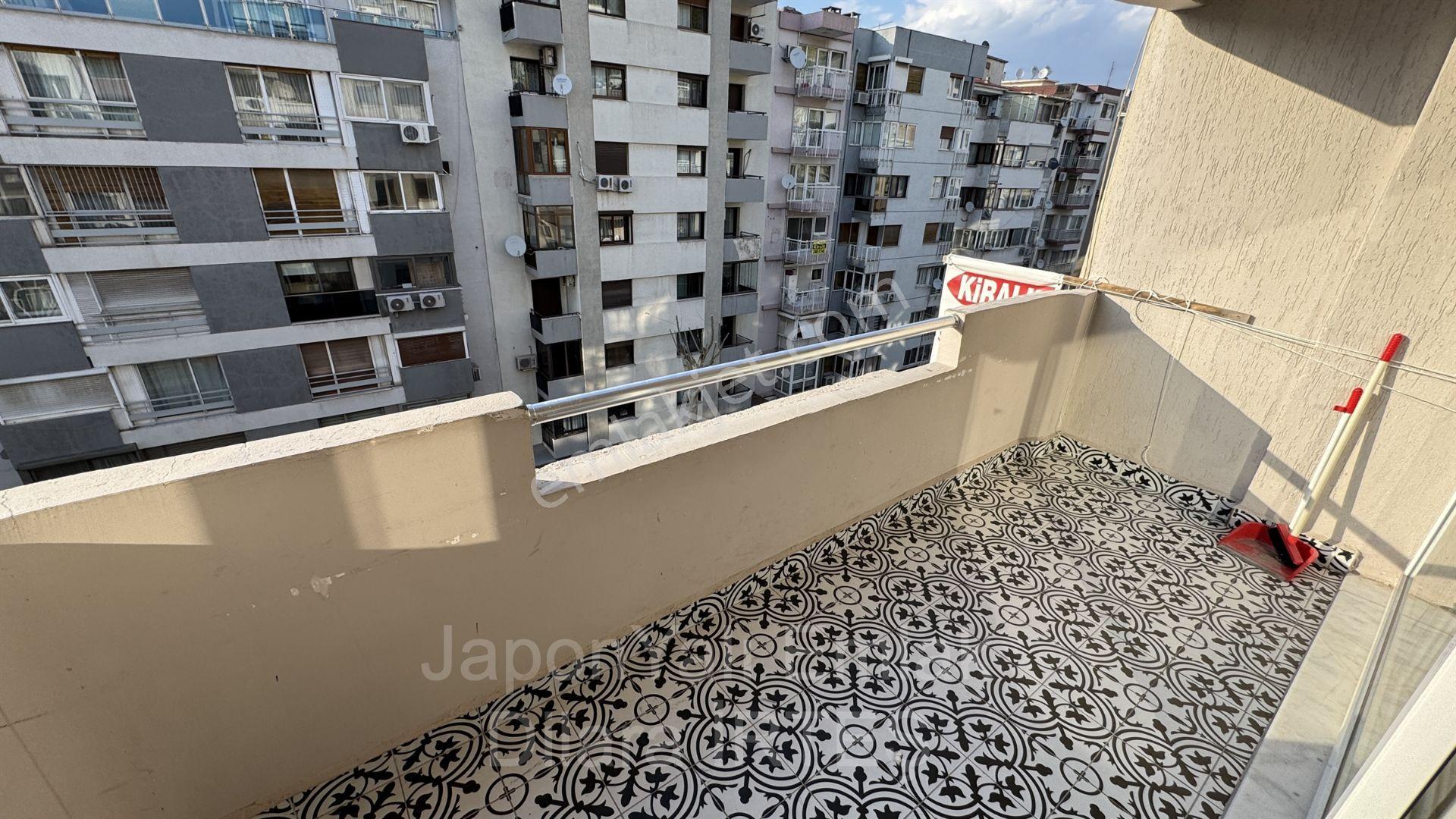 Göztepe Mithatpaşa Caddesinde Asansörlü, Tadilatlı Satılık Daire - Görsel 3