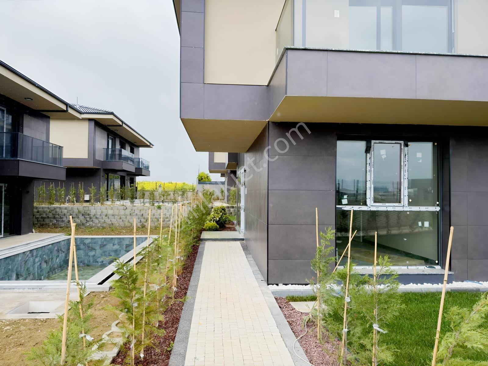 Silivri Kavaklı'da Özel Havuzlu 4+1 Müstakil Lüks Villa - Görsel 20