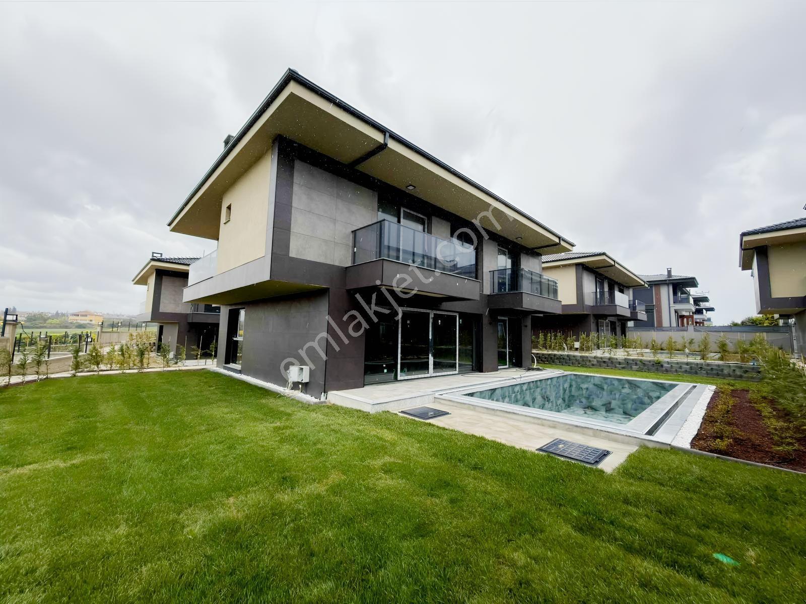 Silivri Kavaklı'da Özel Havuzlu 4+1 Müstakil Lüks Villa - Görsel 32