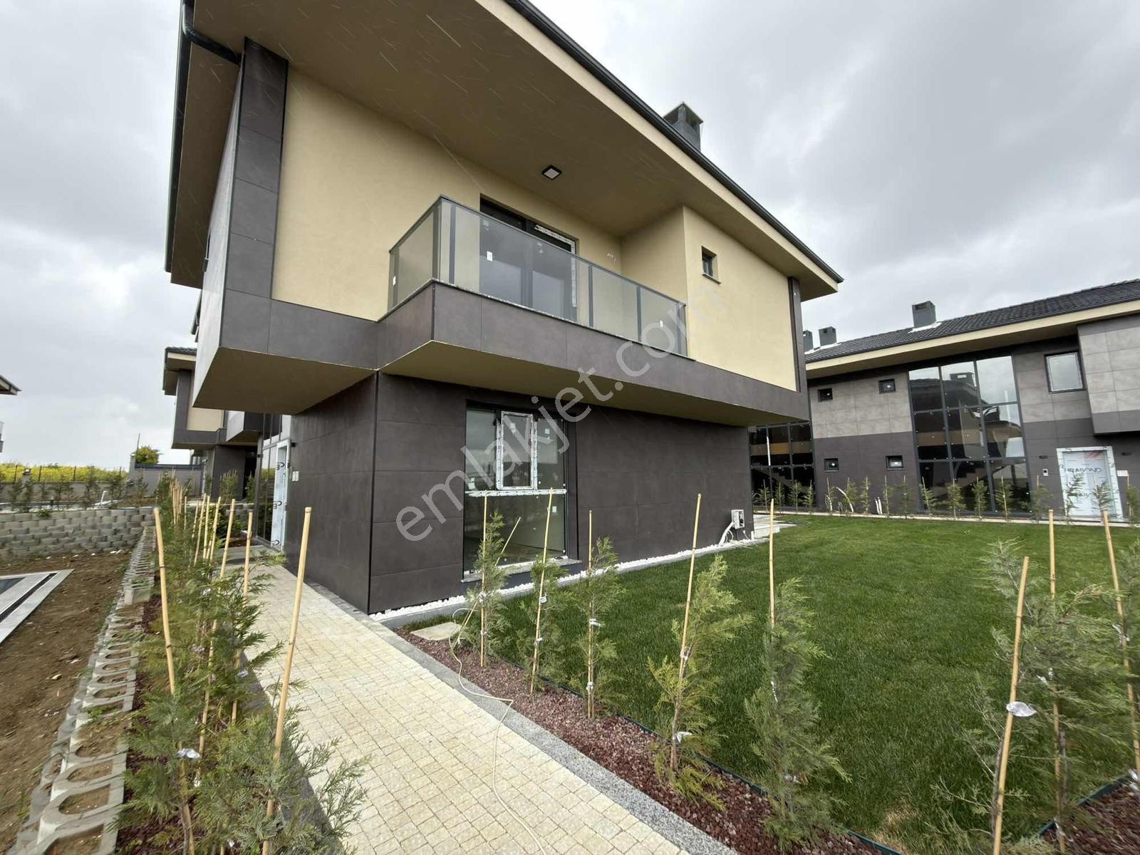 Silivri Kavaklı'da Özel Havuzlu 4+1 Müstakil Lüks Villa - Görsel 28
