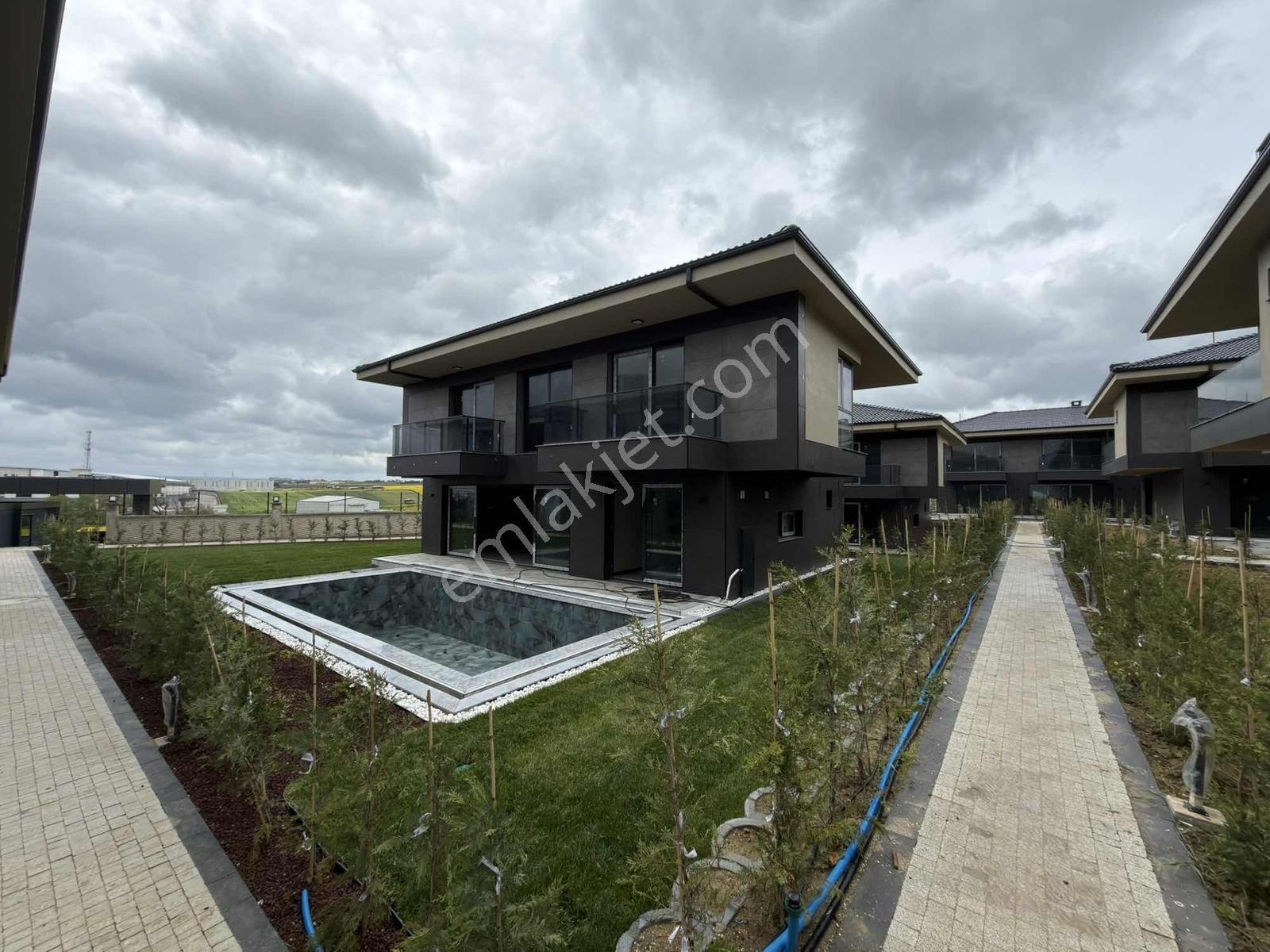 Silivri Kavaklı'da Özel Havuzlu 4+1 Müstakil Lüks Villa - Görsel 22