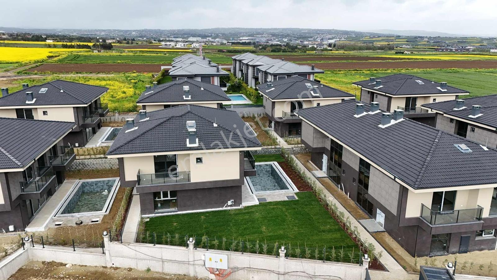 Silivri Kavaklı'da Özel Havuzlu 4+1 Müstakil Lüks Villa - Görsel 12