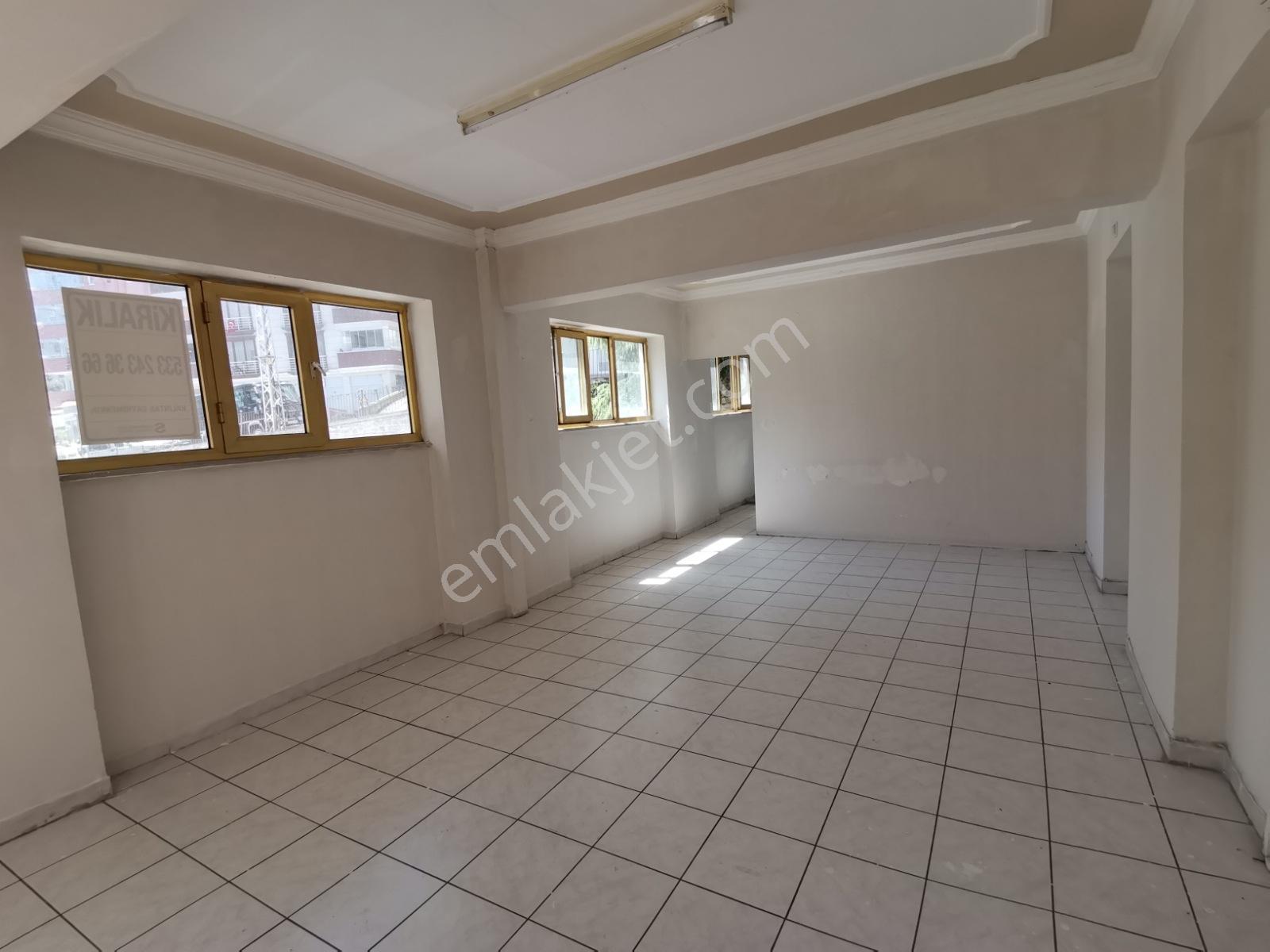 Söğütlü Mah. Kiralık Depolu Galeri Katlı Dükkan 135 Metrekare - Görsel 31