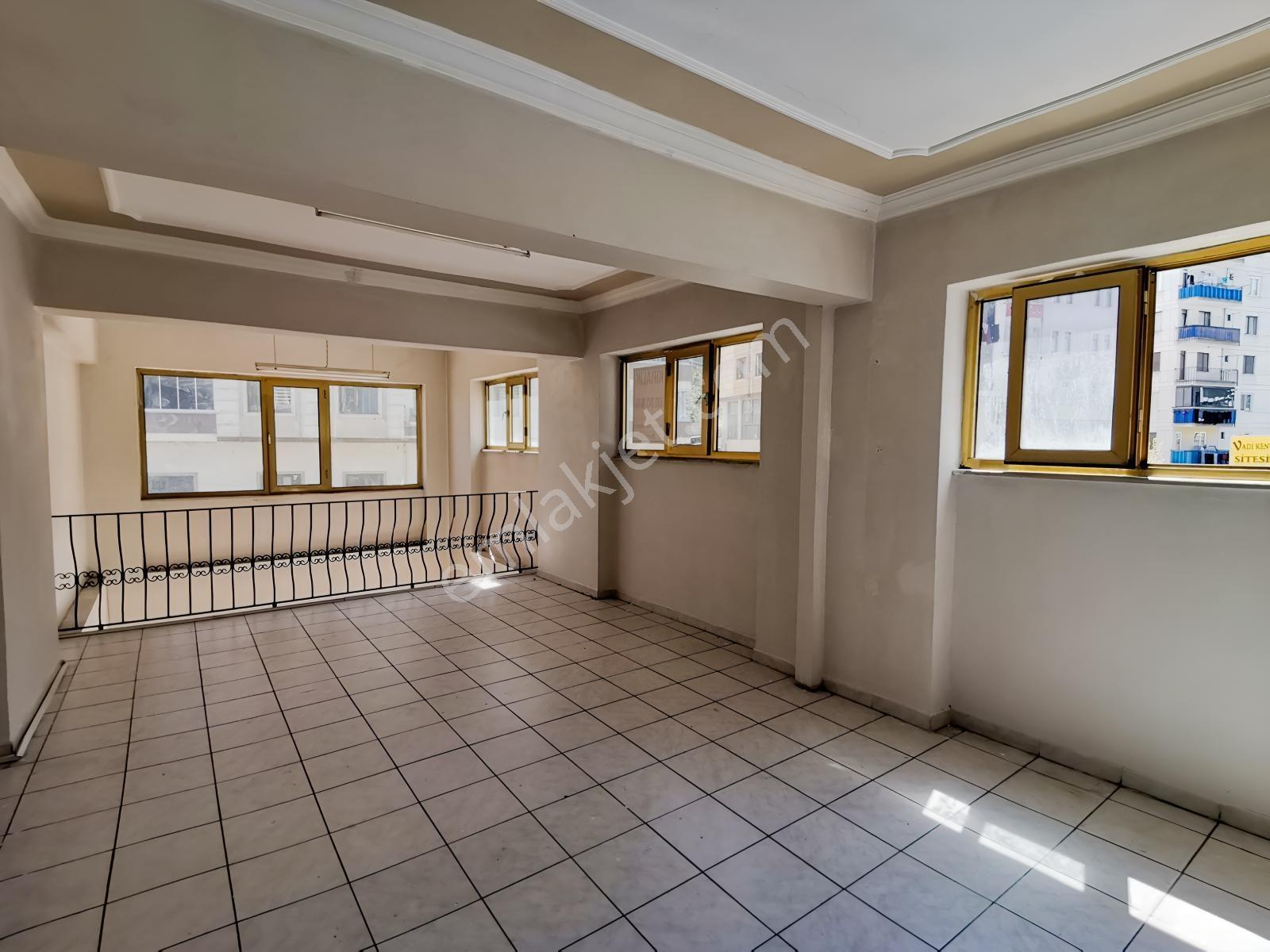 Söğütlü Mah. Kiralık Depolu Galeri Katlı Dükkan 135 Metrekare - Görsel 11