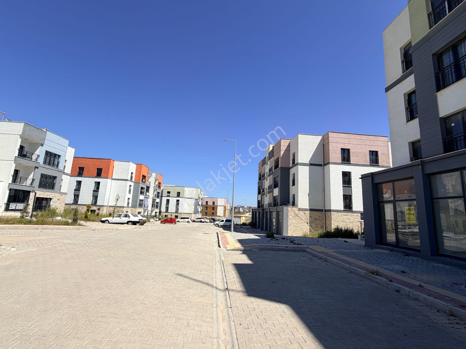 Seferihisar Toki Önü Açık Çift Bölmeli Kiralık Sıfır Köşe Dükkan - Görsel 24