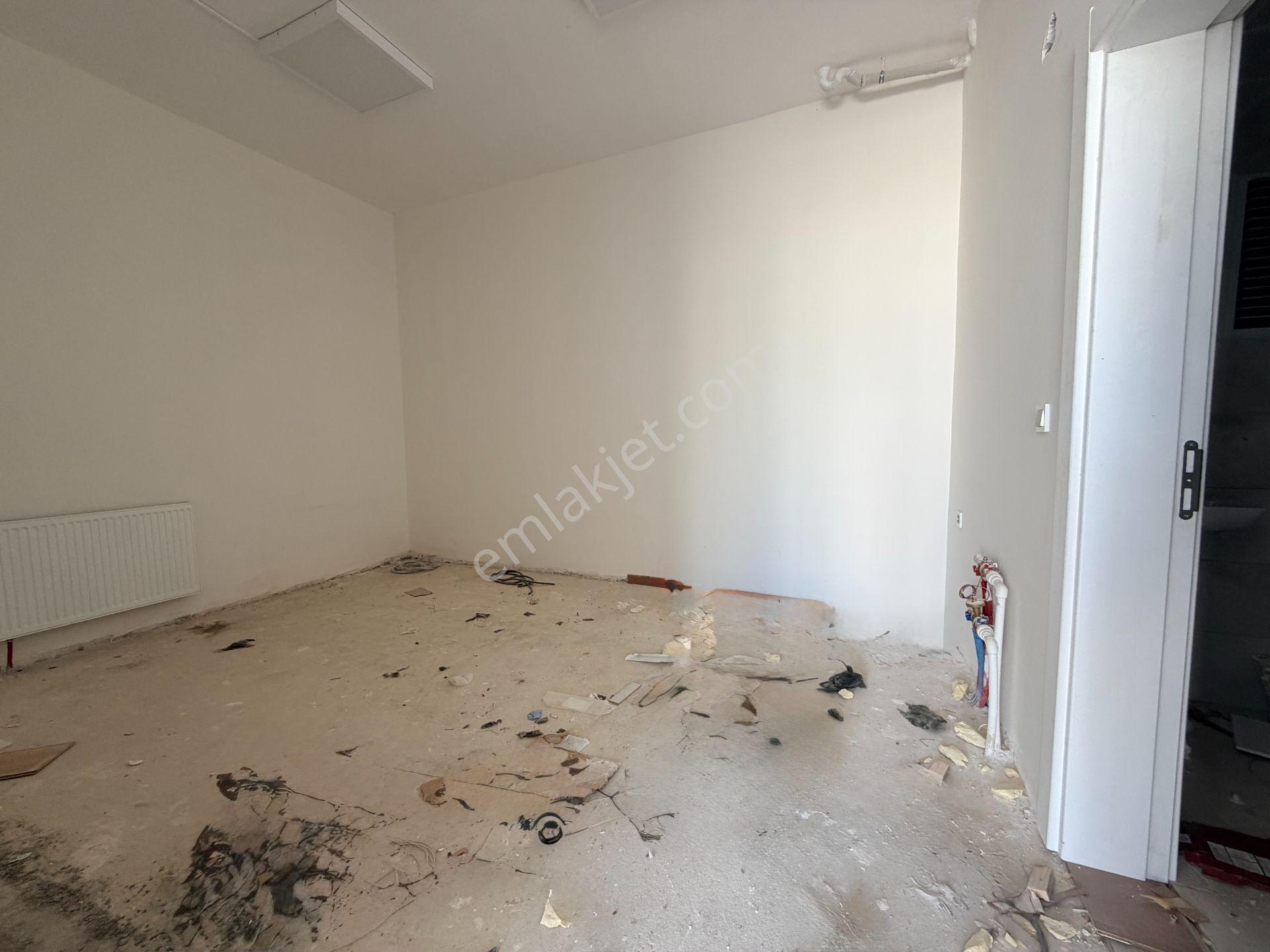 Seferihisar Toki Önü Açık Çift Bölmeli Kiralık Sıfır Köşe Dükkan - Görsel 15