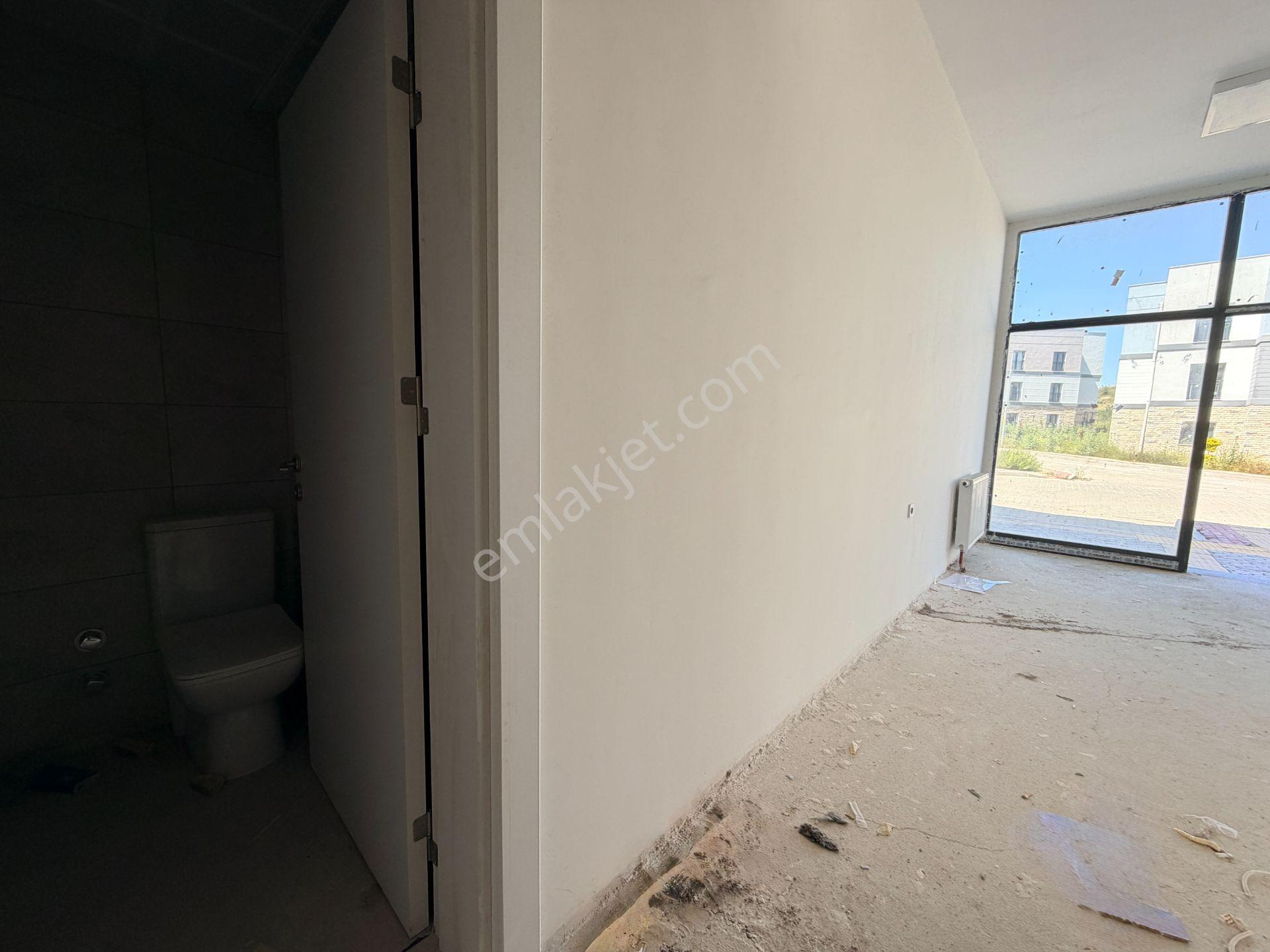 Seferihisar Toki Önü Açık Çift Bölmeli Kiralık Sıfır Köşe Dükkan - Görsel 19