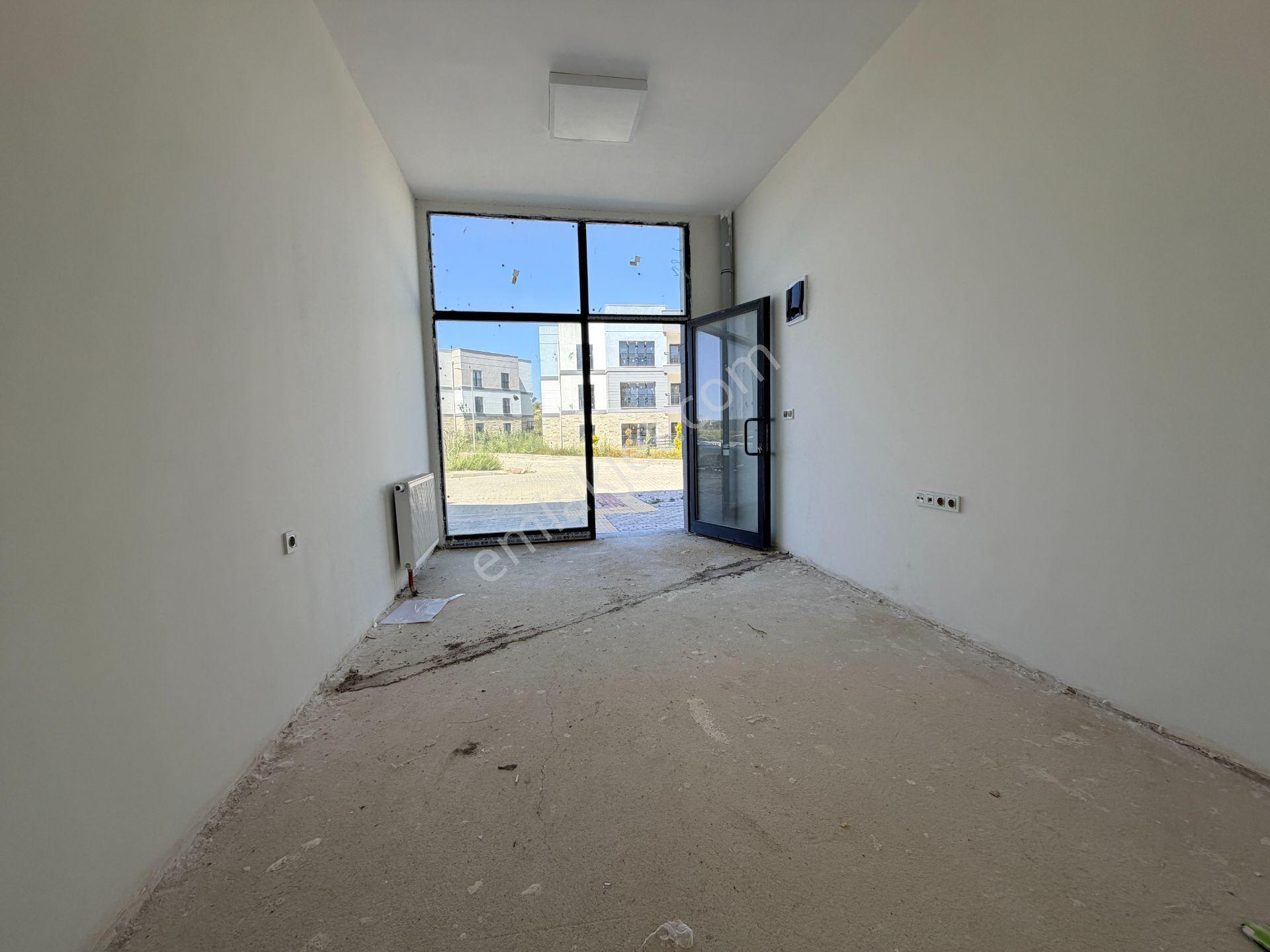 Seferihisar Toki Önü Açık Çift Bölmeli Kiralık Sıfır Köşe Dükkan - Görsel 13