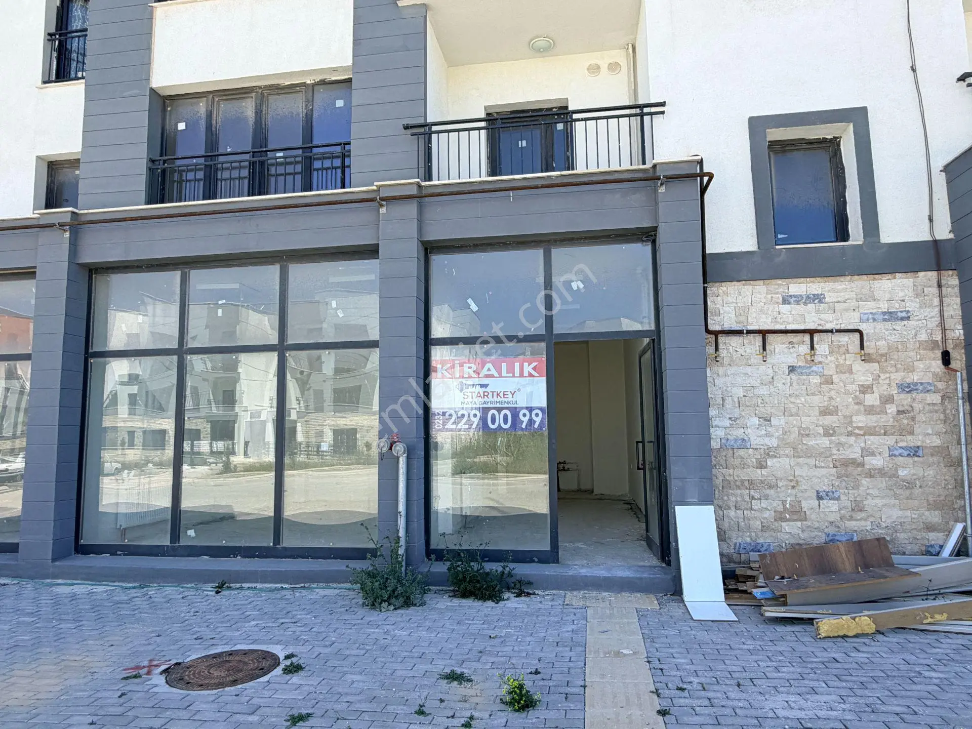 Seferihisar Toki'de Ana Yol Üzerinde Çift Bölmeli Kiralık Dükkan - Görsel 3