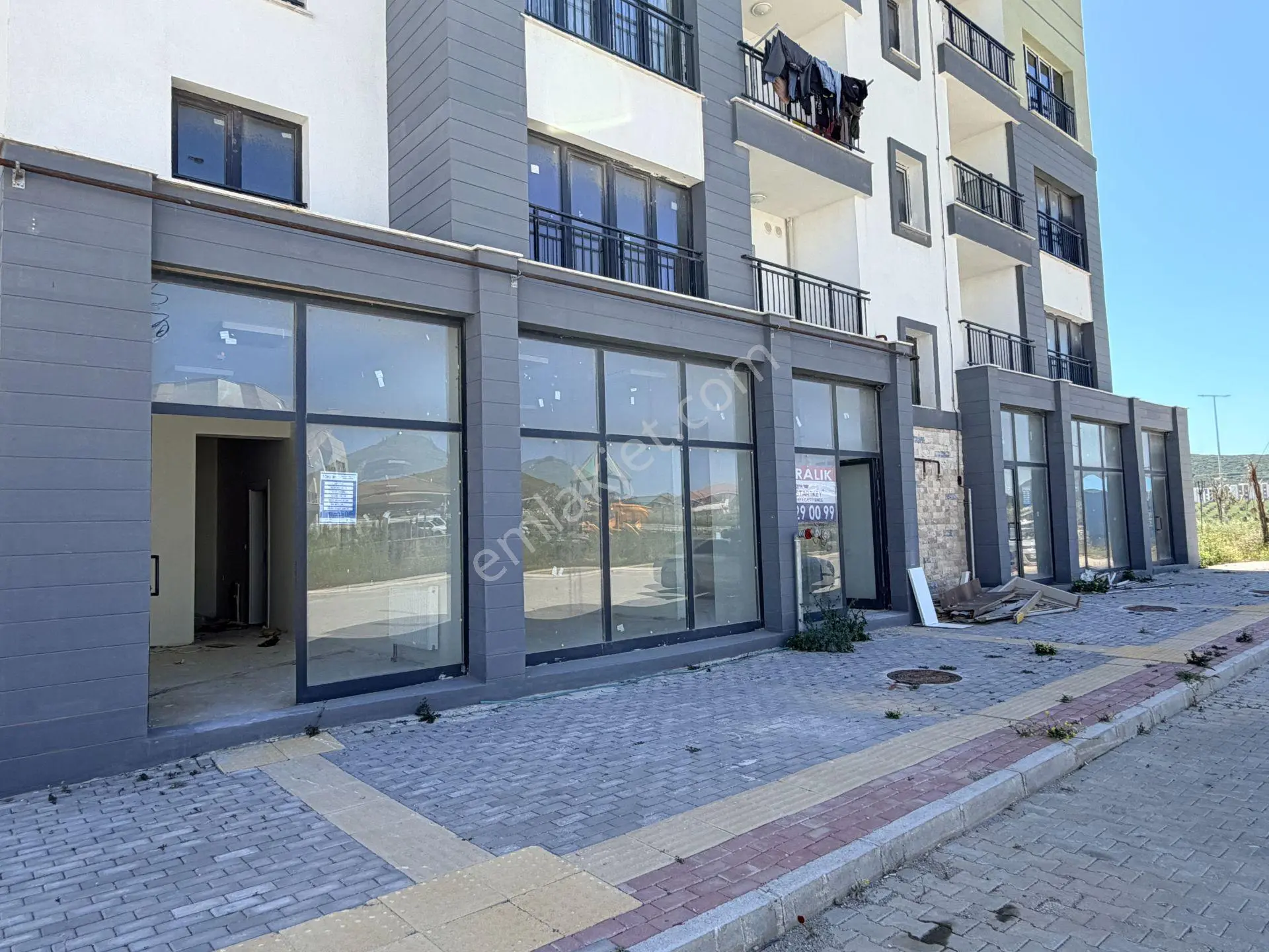 Seferihisar Toki'de Ana Yol Üzerinde Çift Bölmeli Kiralık Dükkan - Görsel 4