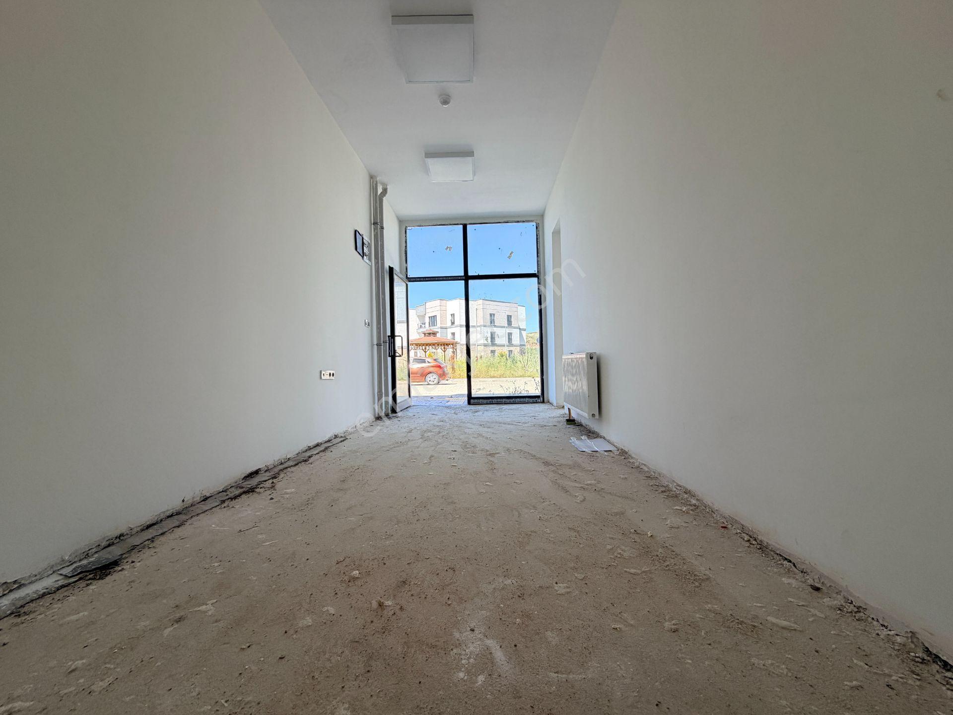 Seferihisar Toki'de Ana Yol Üzerinde Çift Bölmeli Kiralık Dükkan - Görsel 26