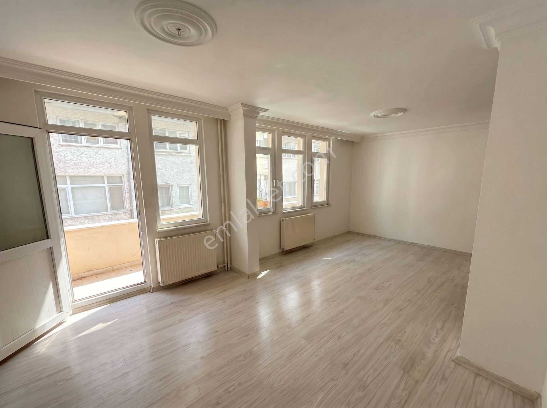 Üsküdar Çengelköy Ata 2 Sitesi 'nde Satılık 3+1 Daire