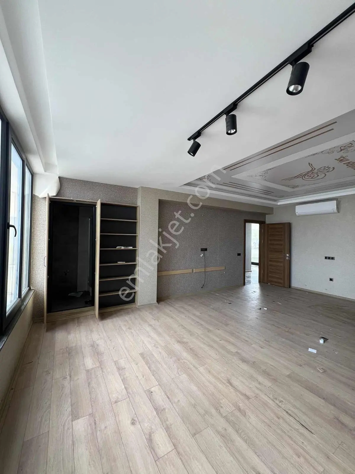 İçi Masrafsız Odalara Bölünmüş 100m2 Gökdelenler Bölgesi - Görsel 26