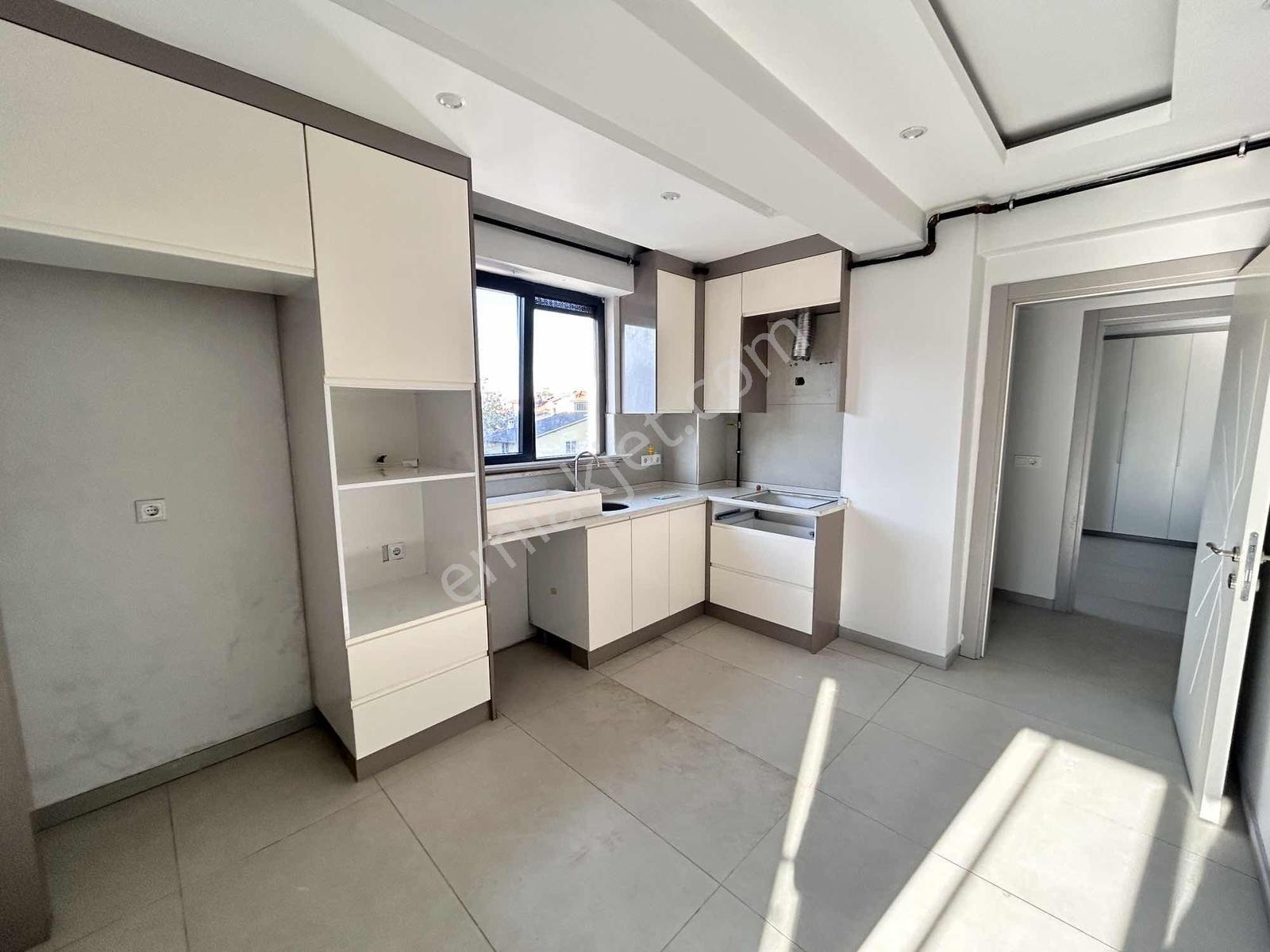 Cadde Üzeri Manzaralı Daire...