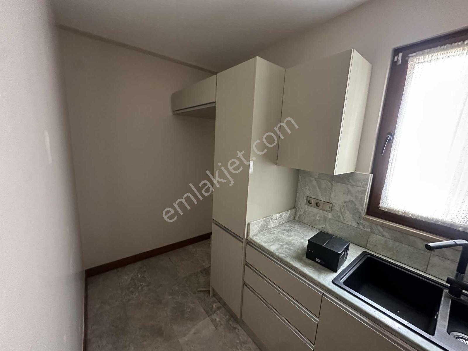 Emirganda Yeni Binada Kiralık 3+1 | Çift Teraslı Geniş Havuzlu - Görsel 6