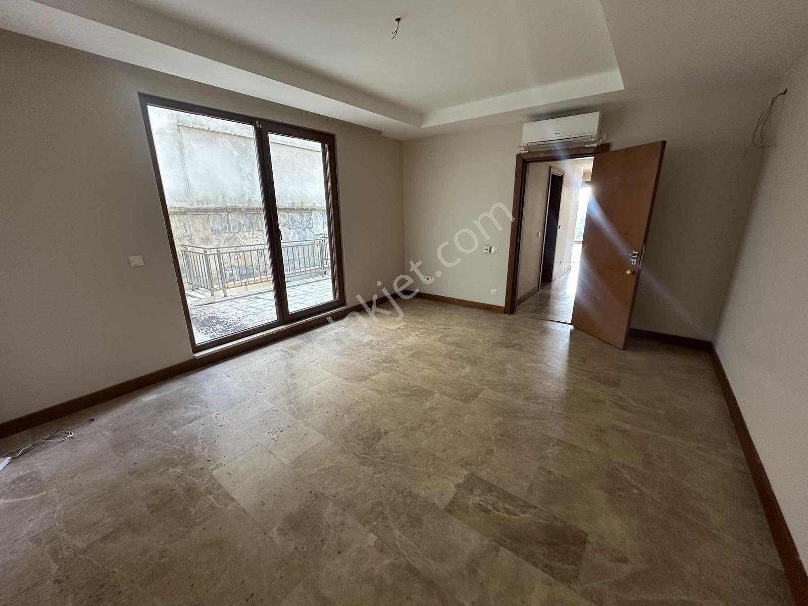 Emirganda Yeni Binada Kiralık 3+1 | Çift Teraslı Geniş Havuzlu - Görsel 20
