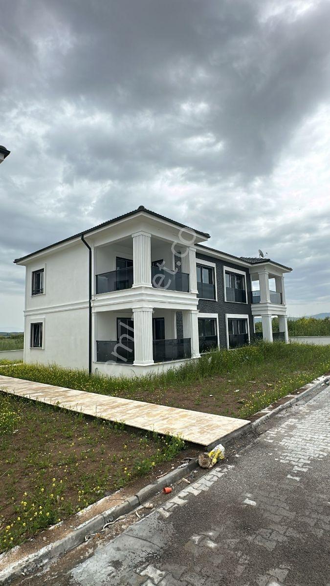 Gömeç, Mithat Paşa'da Nezih Bir Sitede 2+1 Satılık Lüks Daire - Görsel 17