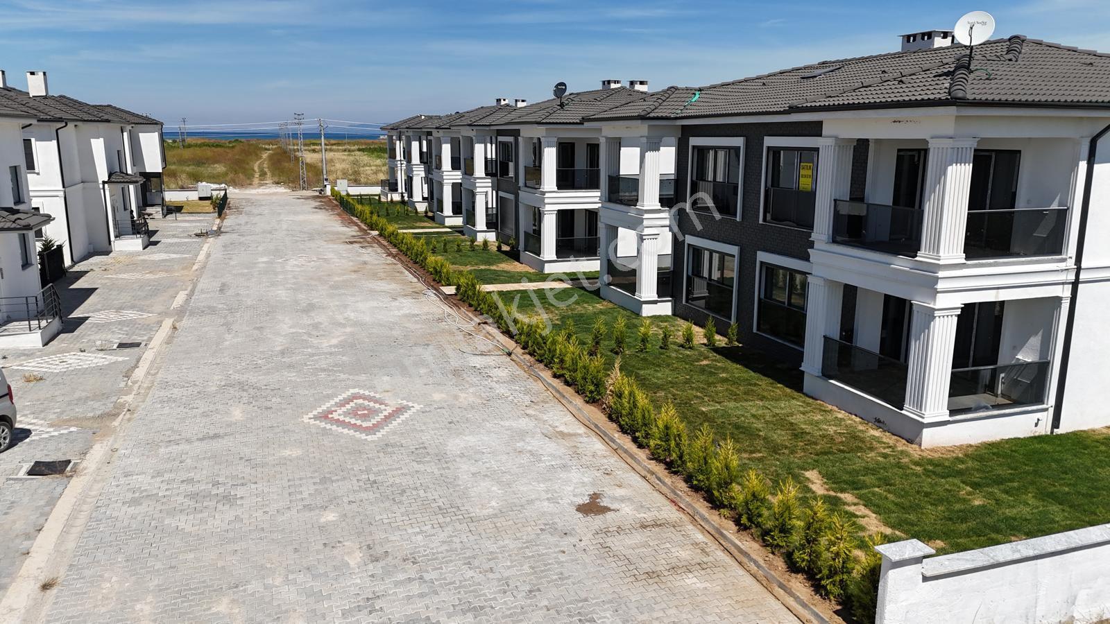 Gömeç, Mithat Paşa'da Nezih Bir Sitede 2+1 Satılık Lüks Daire - Görsel 23