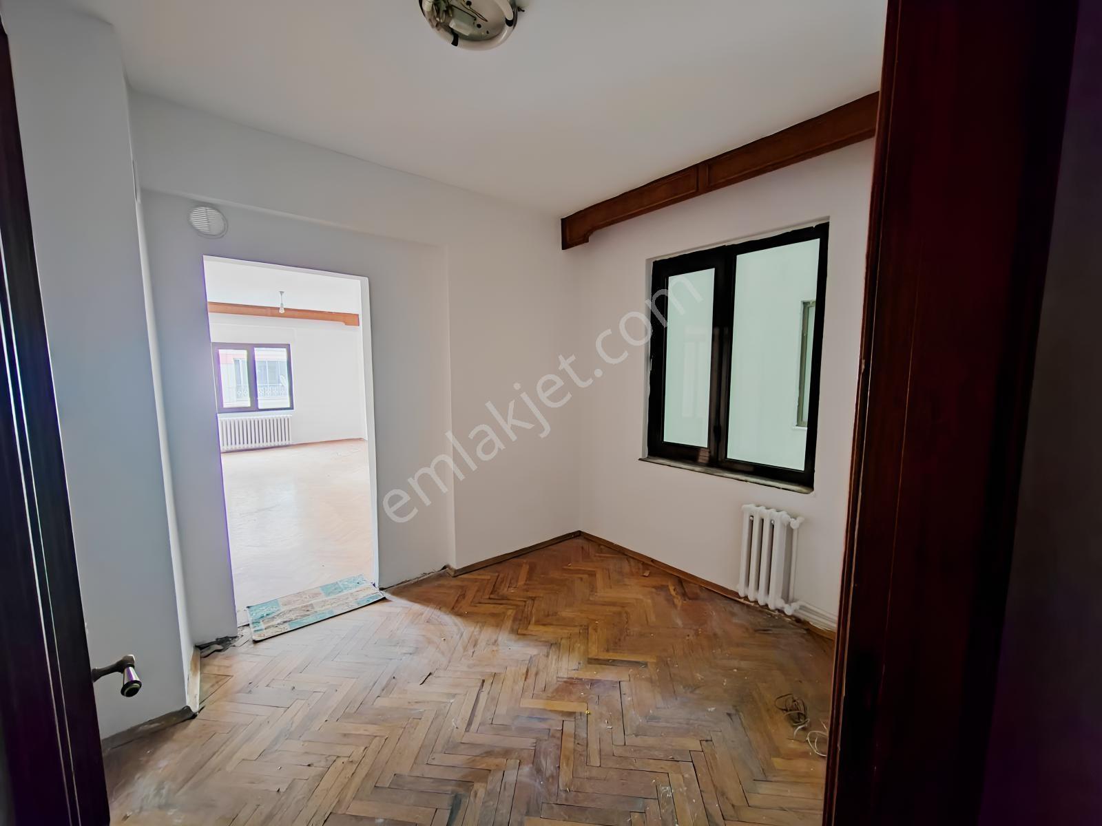 Çaybaşı Caddesi Üzerin'de Geniş, Kullanışlı 4+1 Kiralık Daire - Görsel 6