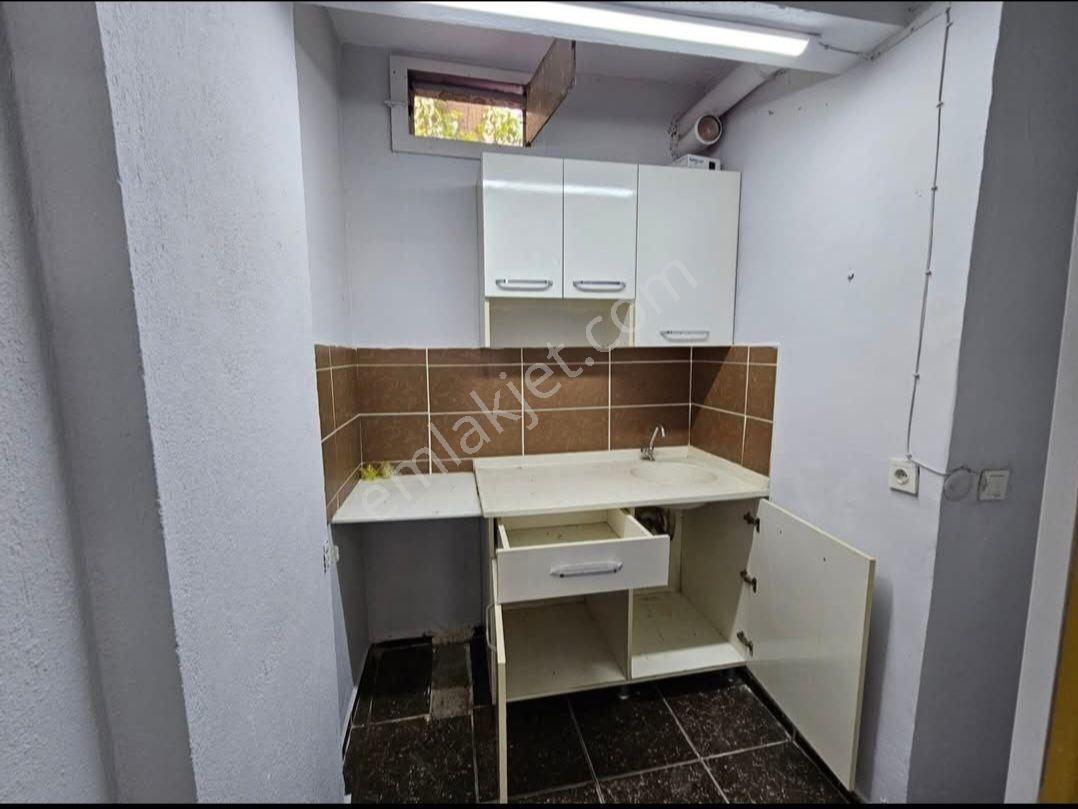 Sultan Camii Civarı Kiralık İşyeri/ Ofis 35m2 - Görsel 8