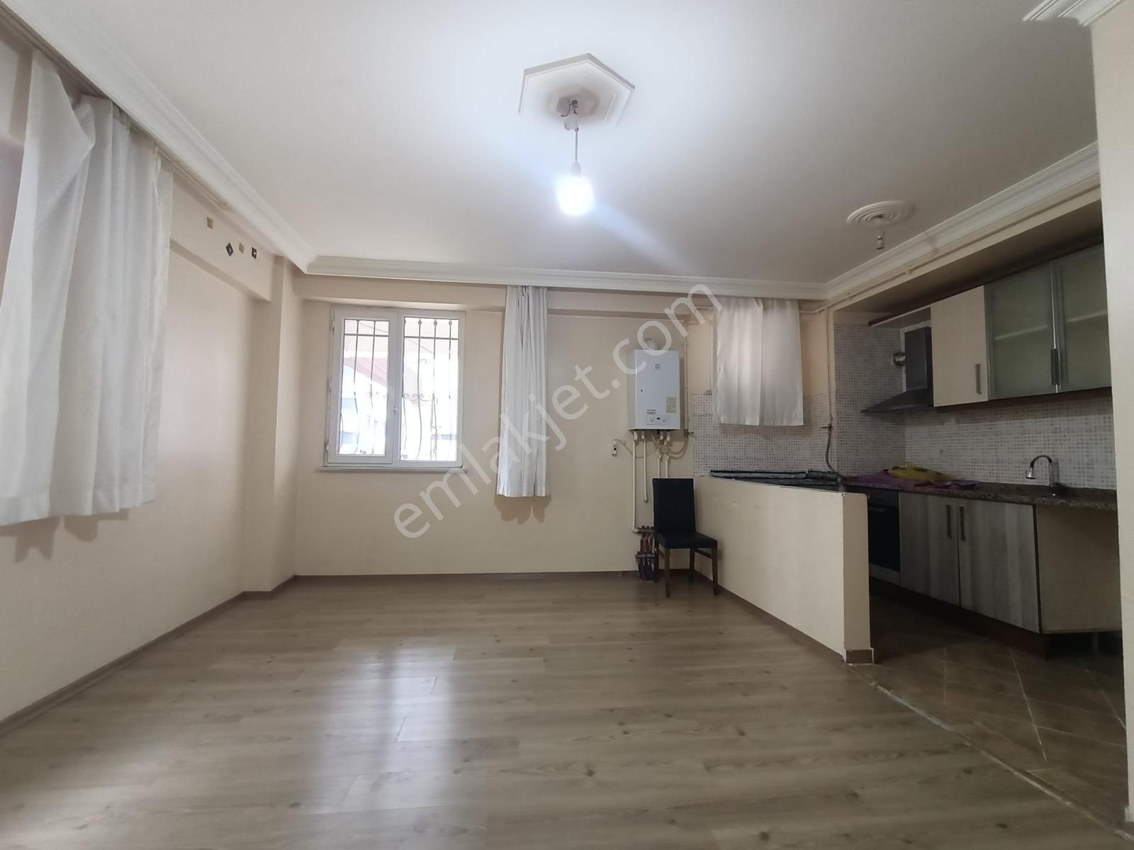 Çorlu Şehir Merkezine Yakın Konumda 1+1 / 70 M2 Kiralık Daire