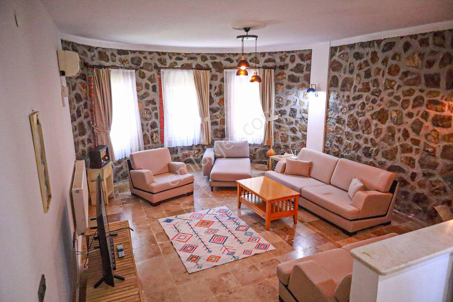 800 M² Bahçe İçinde Muhteşem Taş Villa Deneyimi - Görsel 12