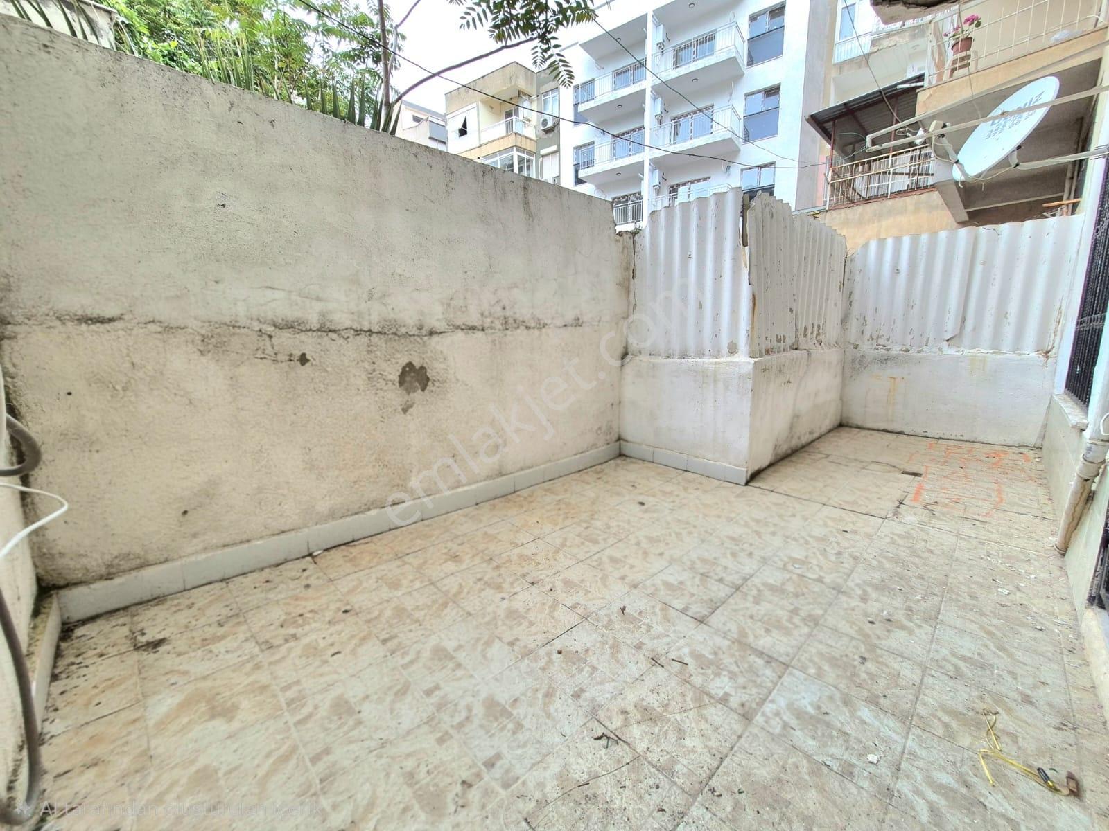 K.yaka Çarşı İçinde Kendisine Ait Özel Bahçeli Olan 2+1 100 M2 - Görsel 16