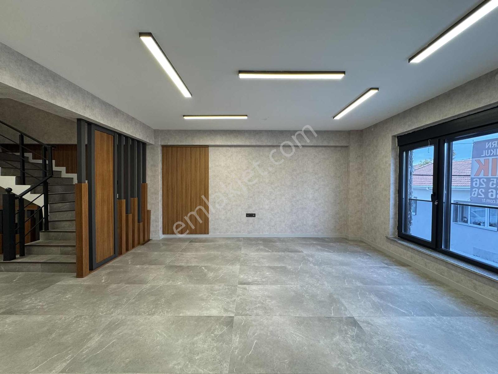 Sazova Mah. Stadyum Karşısı Ultra Lüx Modern 4+1 Triplex Villa - Görsel 24