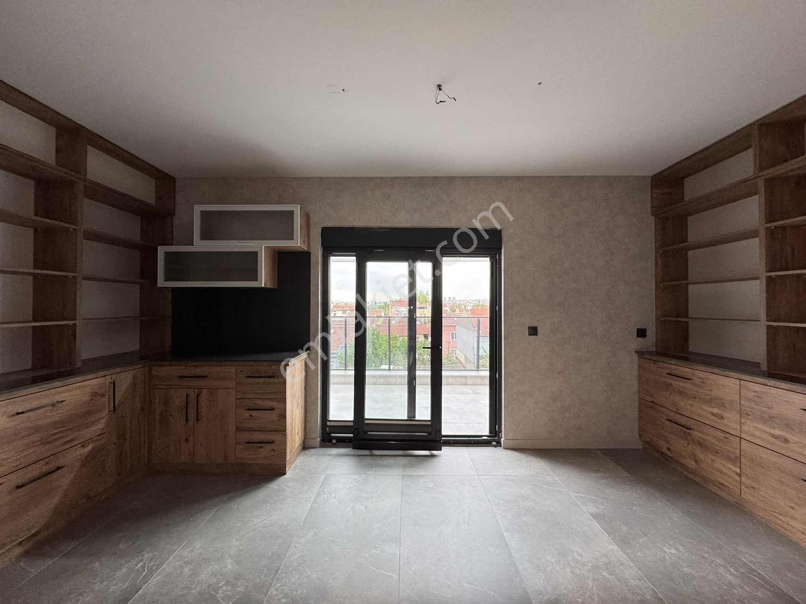 Sazova Mah. Stadyum Karşısı Ultra Lüx Modern 4+1 Triplex Villa - Görsel 27