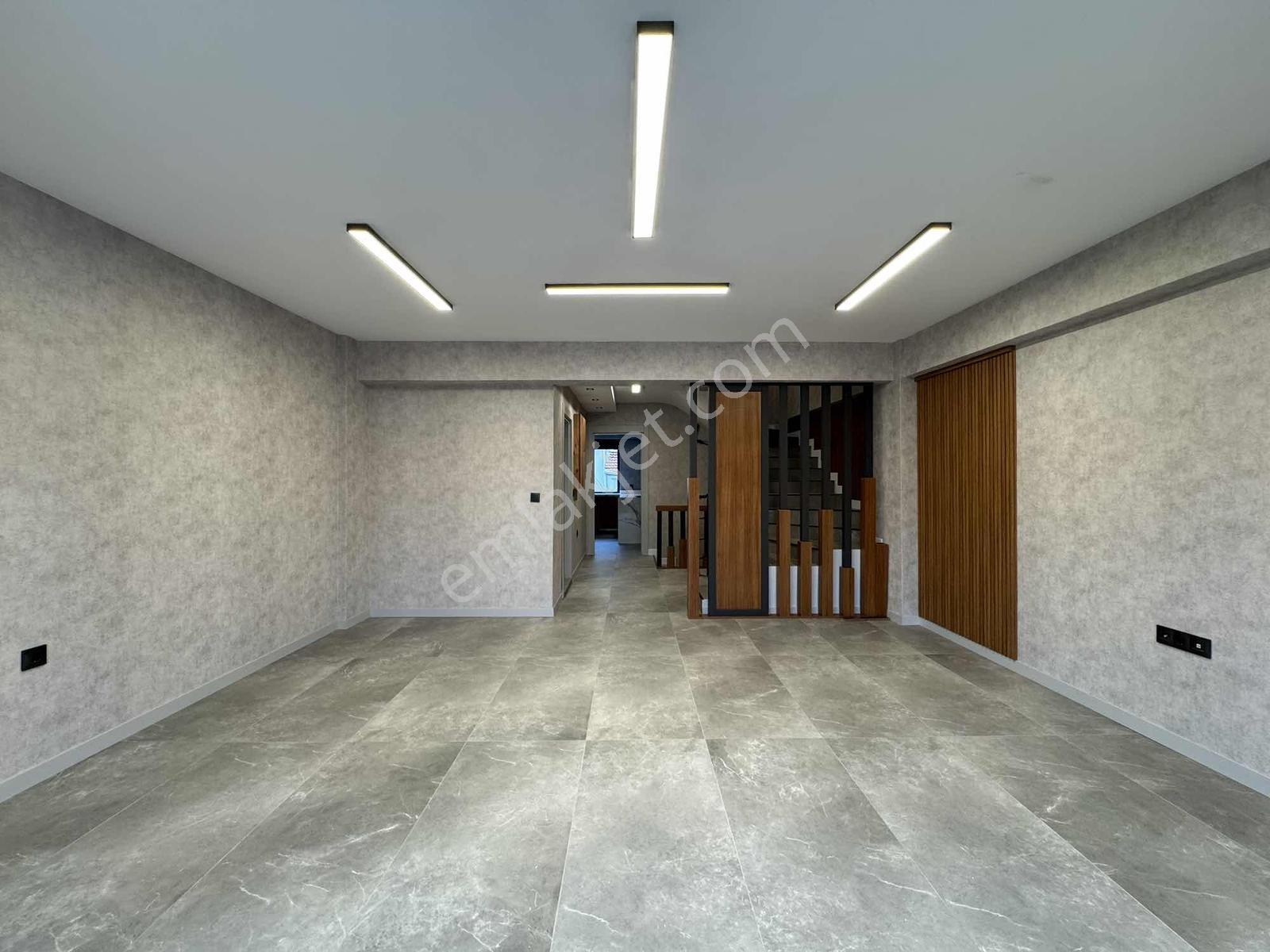 Sazova Mah. Stadyum Karşısı Ultra Lüx Modern 4+1 Triplex Villa - Görsel 34