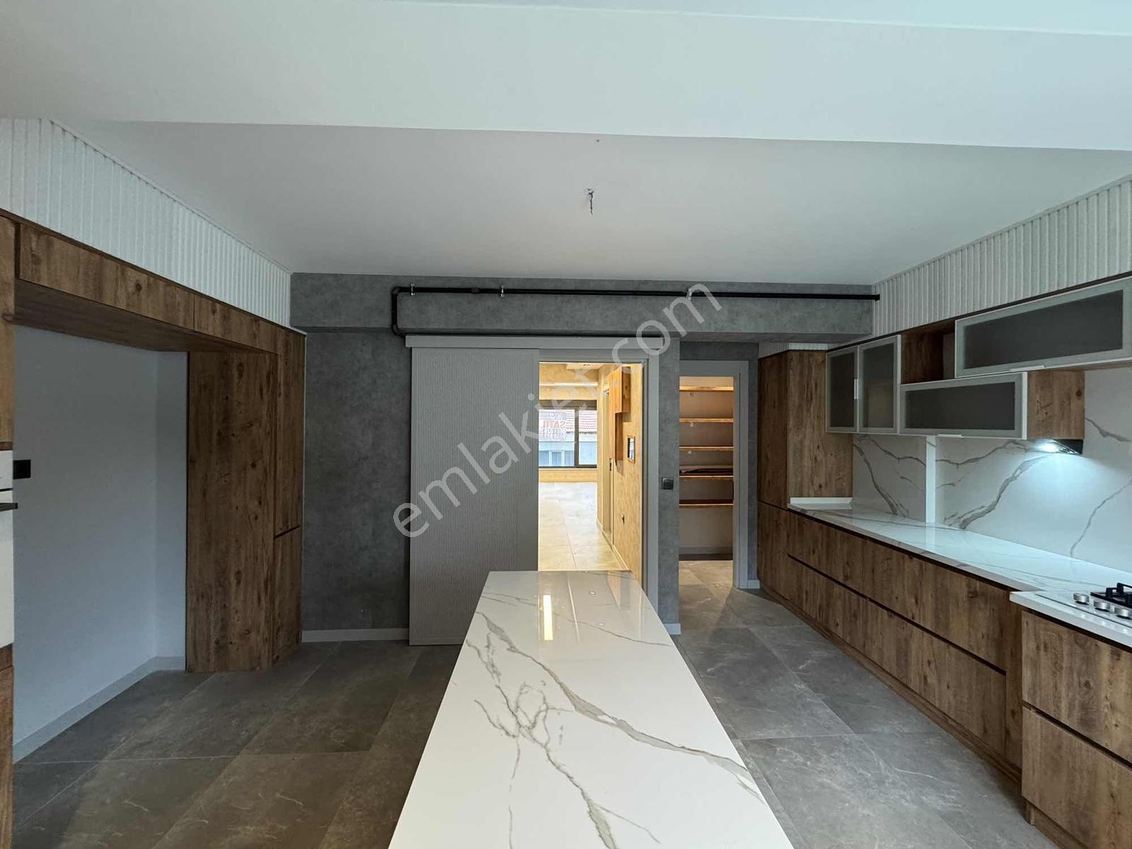 Sazova Mah. Stadyum Karşısı Ultra Lüx Modern 4+1 Triplex Villa - Görsel 7