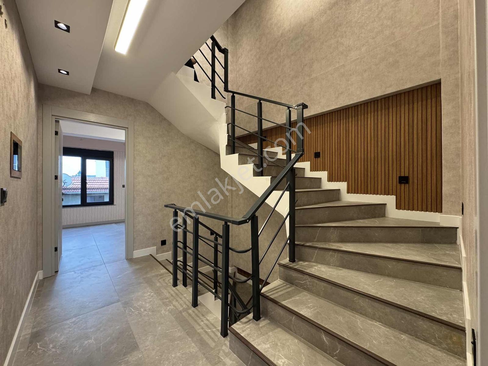 Sazova Mah. Stadyum Karşısı Ultra Lüx Modern 4+1 Triplex Villa - Görsel 33