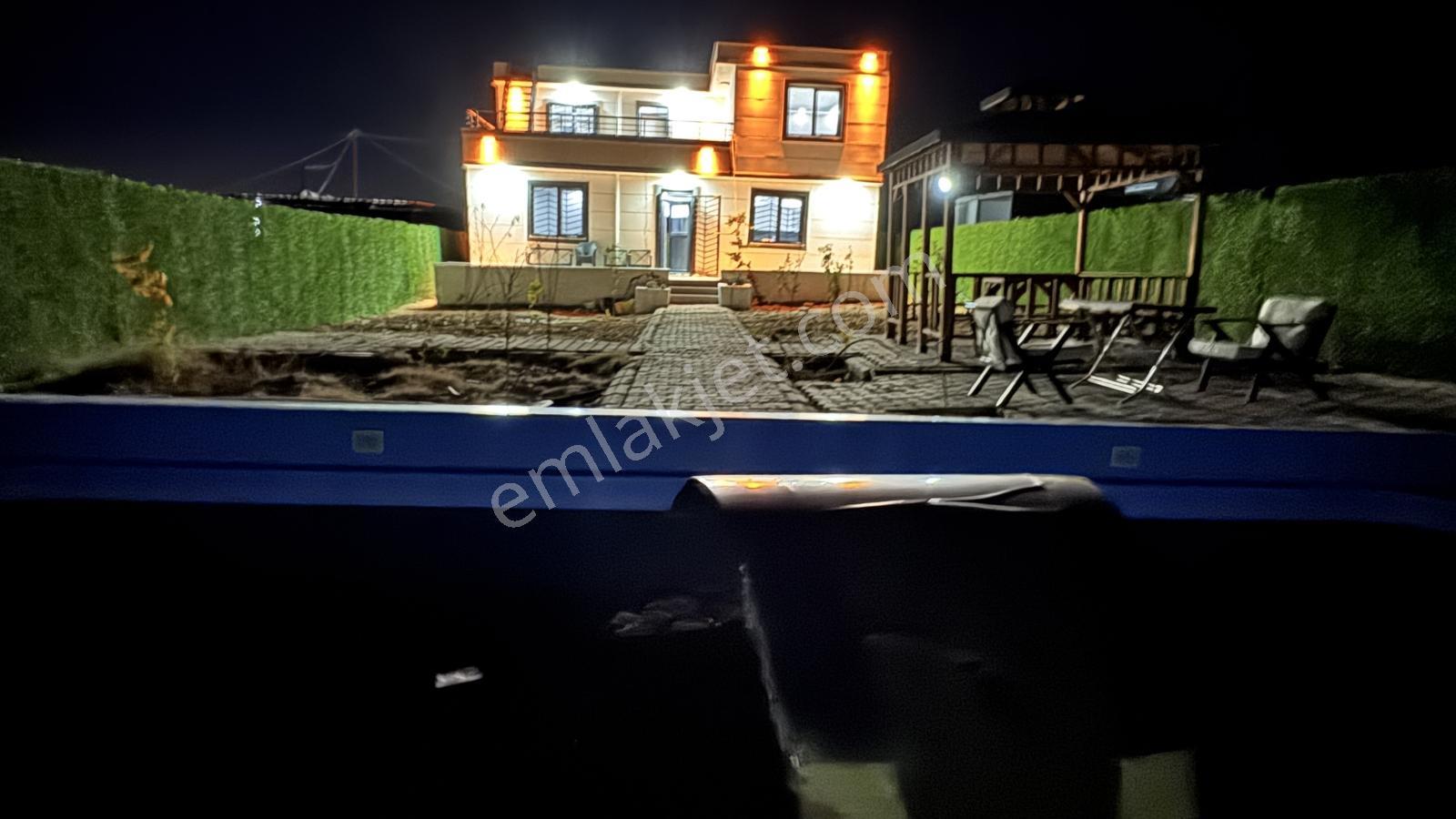 World İlkevim'den Küçükakziyaret'de Havuzlu Kiralık Villa