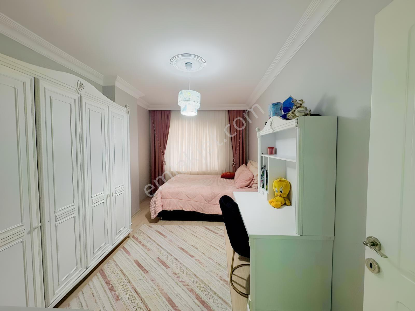 Beylikdüzü'nde 3+1 Arakat Çift Balkonlu 200m² Satılık Daire - Görsel 32