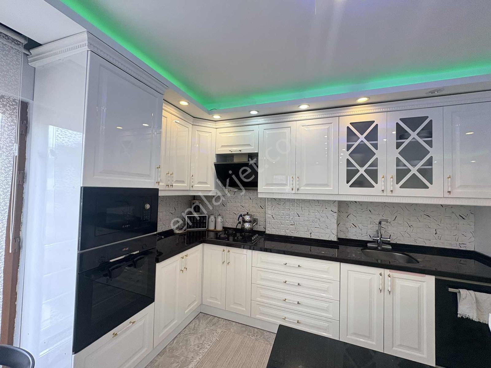 Beylikdüzü'nde 3+1 Arakat Çift Balkonlu 200m² Satılık Daire - Görsel 16